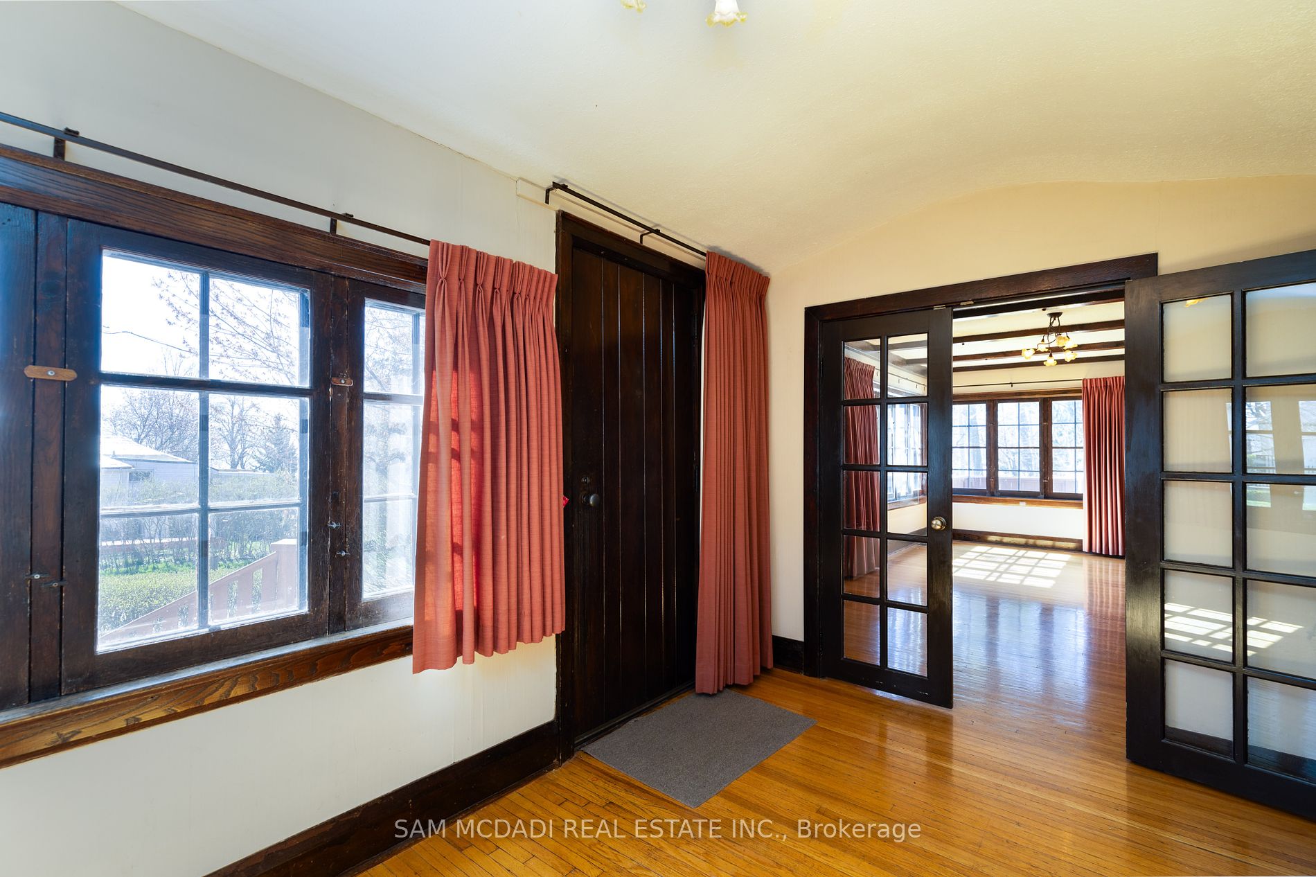 62 Maple Avenue S