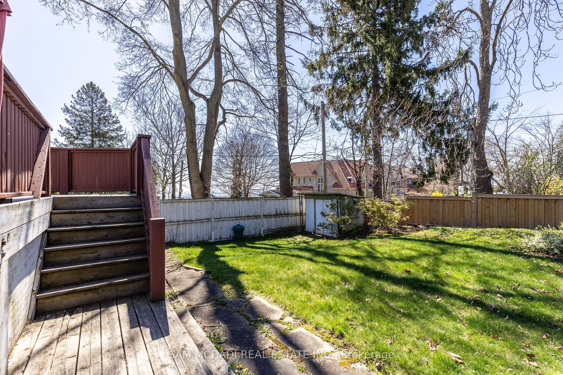 62 Maple Avenue S