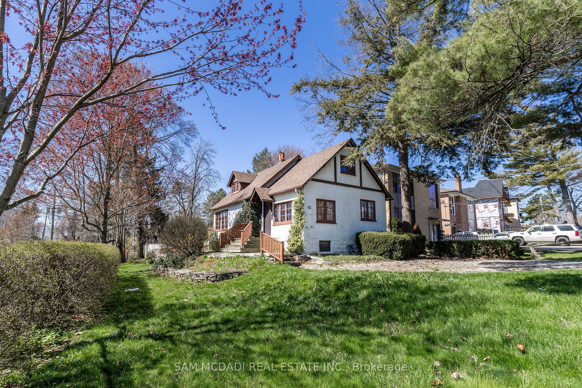 62 Maple Avenue S