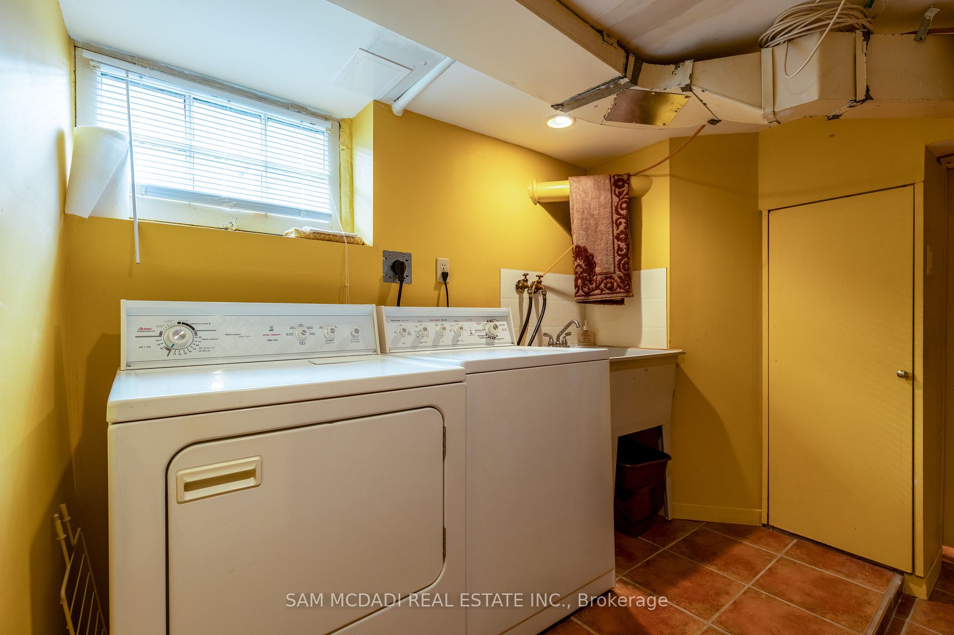 62 Maple Avenue S