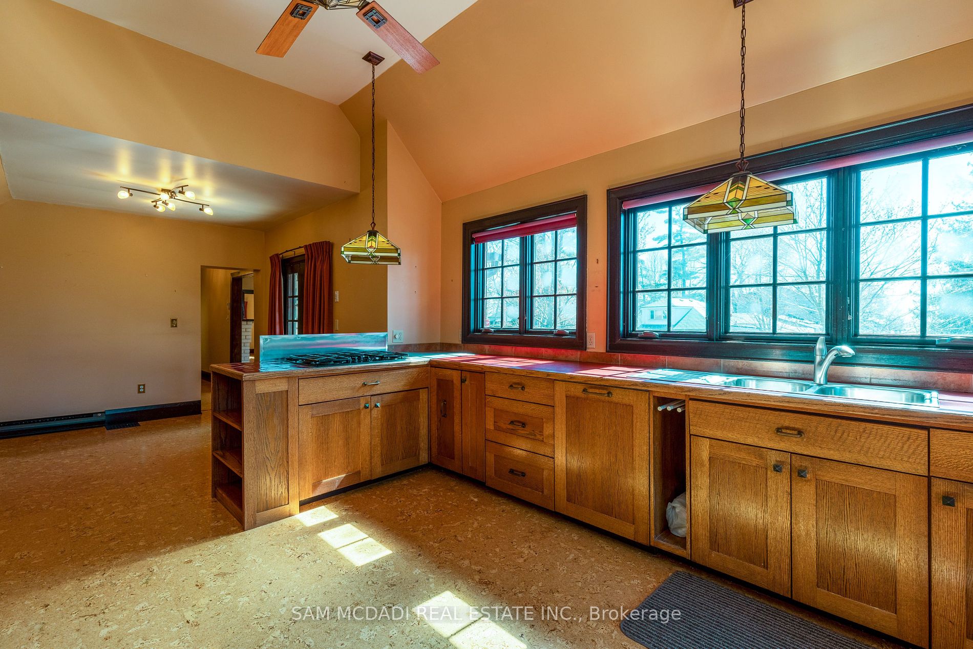 62 Maple Avenue S