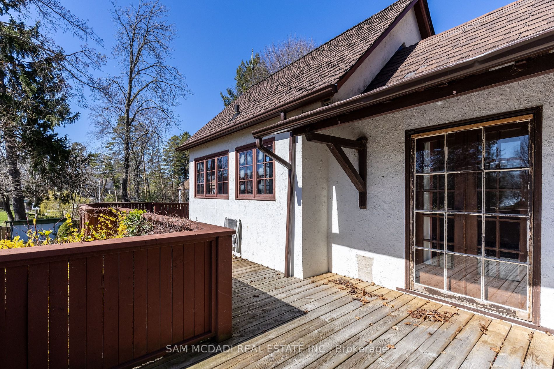 62 Maple Avenue S