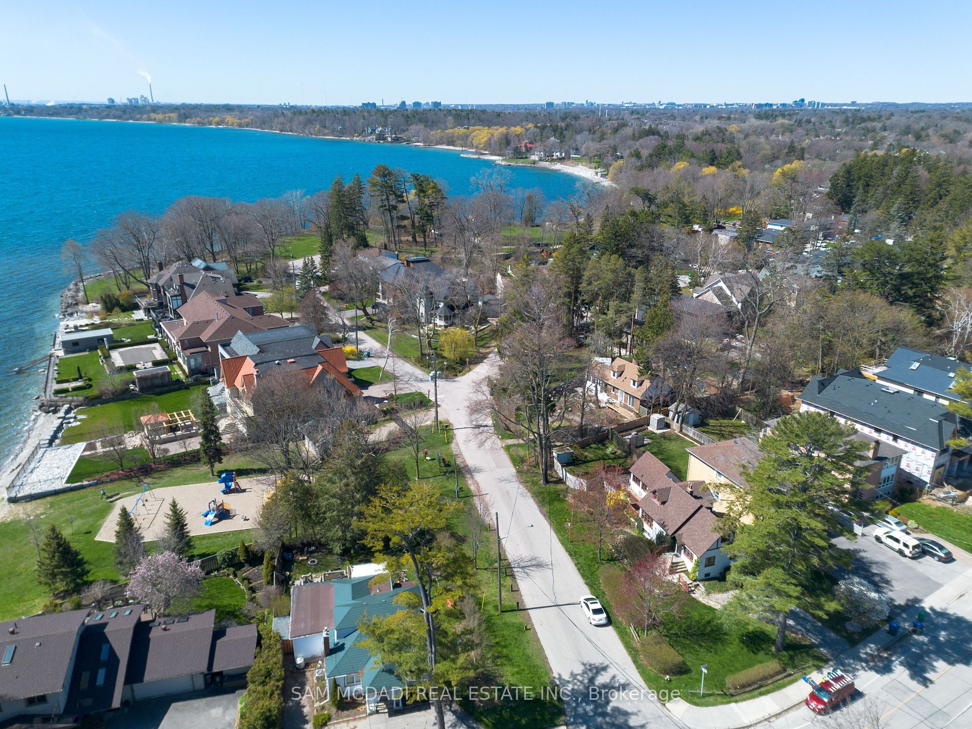 62 Maple Avenue S