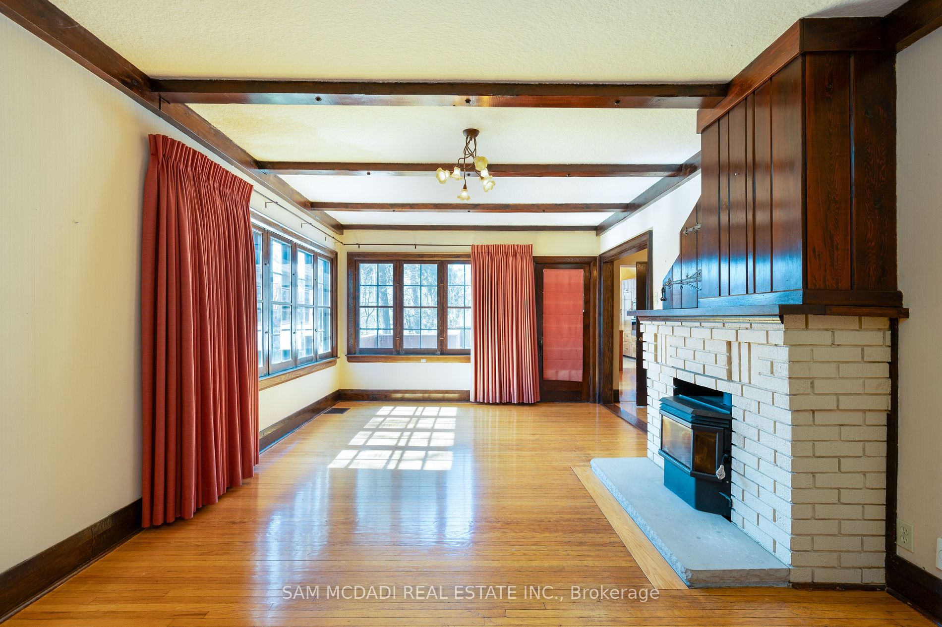 62 Maple Avenue S