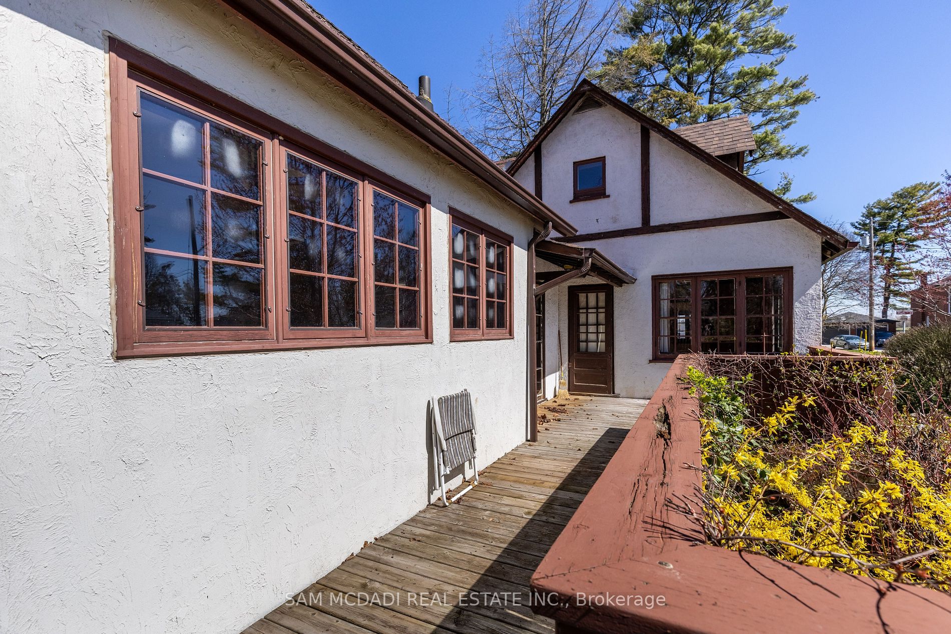 62 Maple Avenue S
