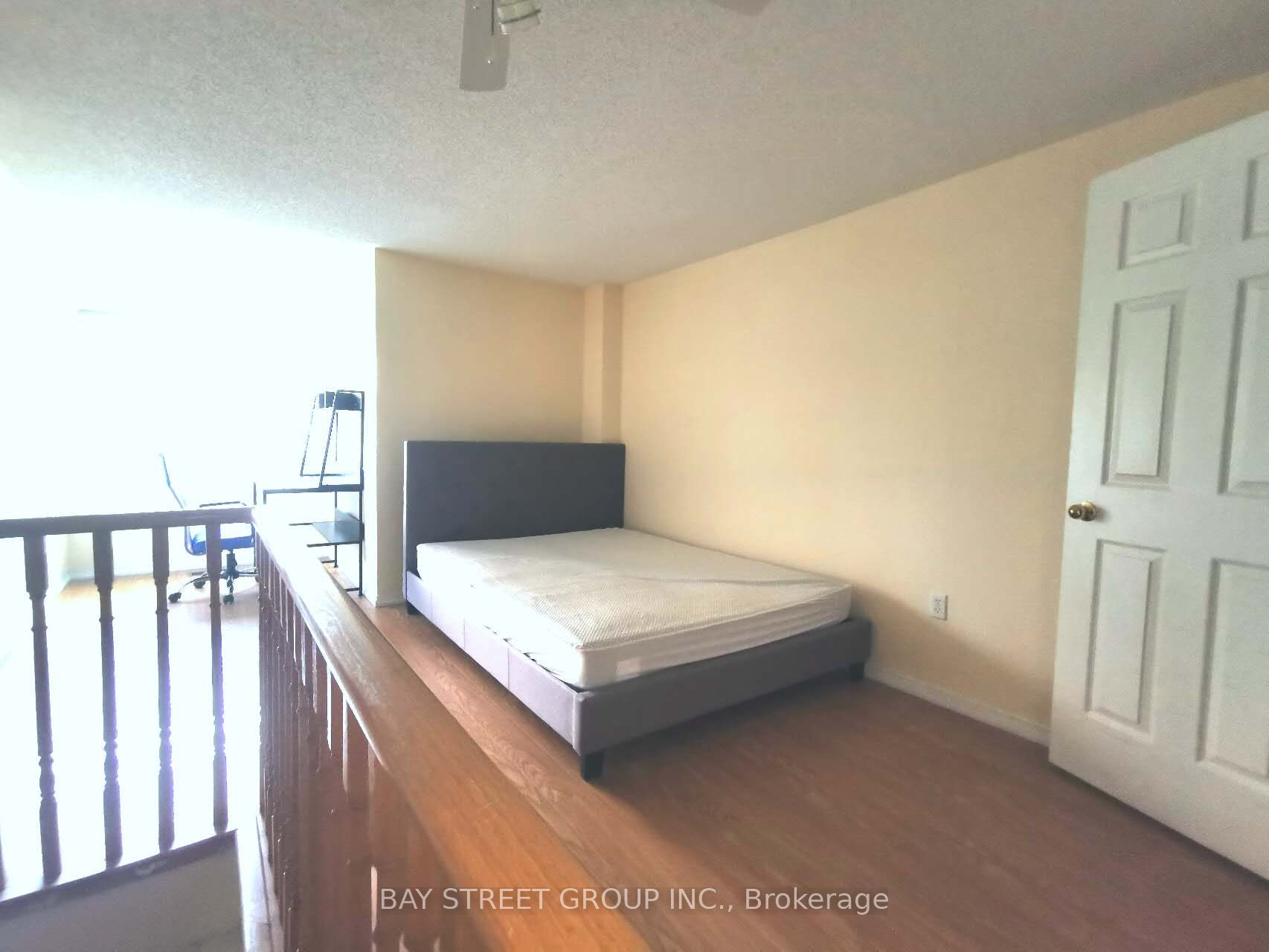75 Strathaven Dr, #17