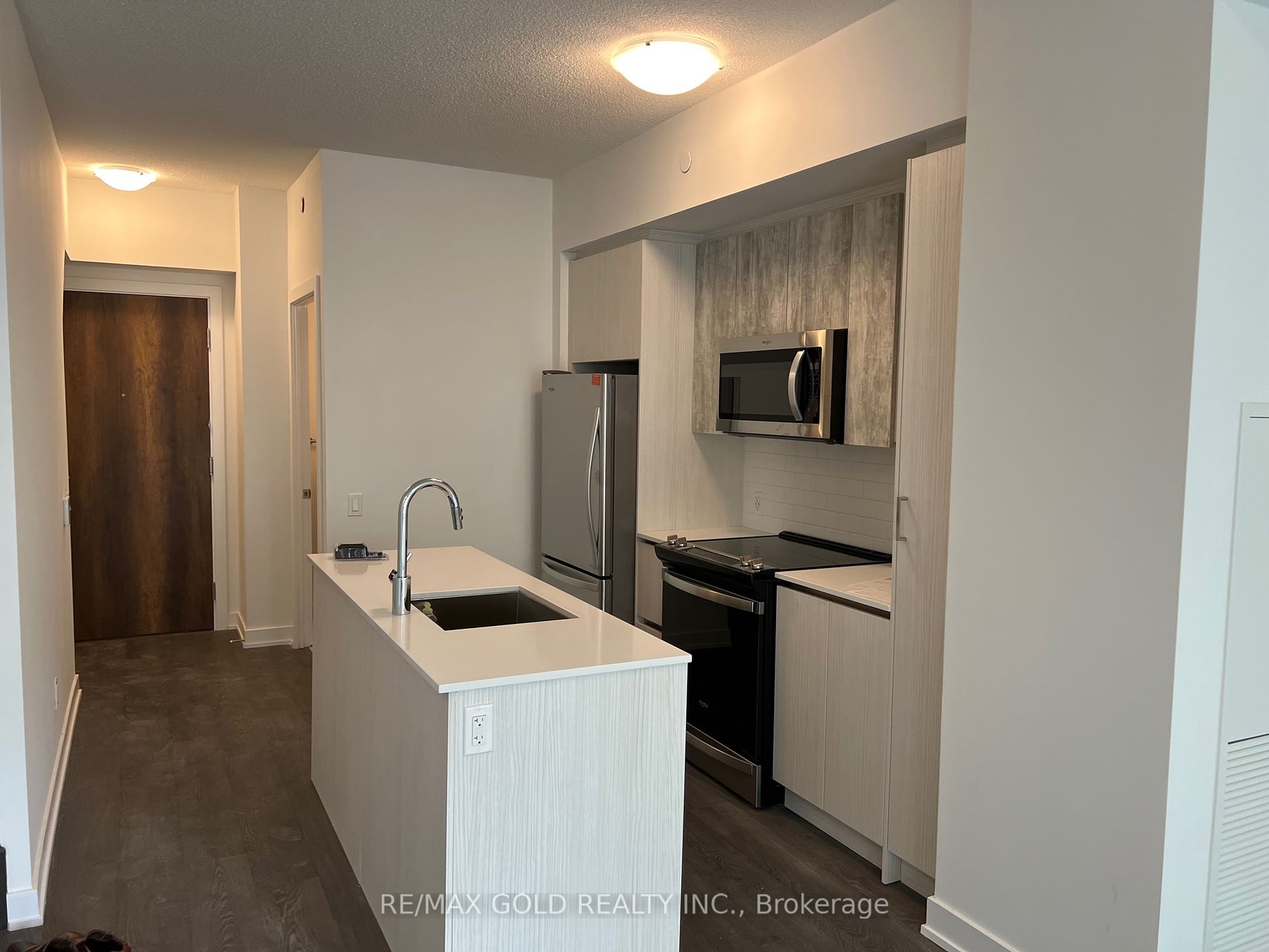251 Manitoba St, #109