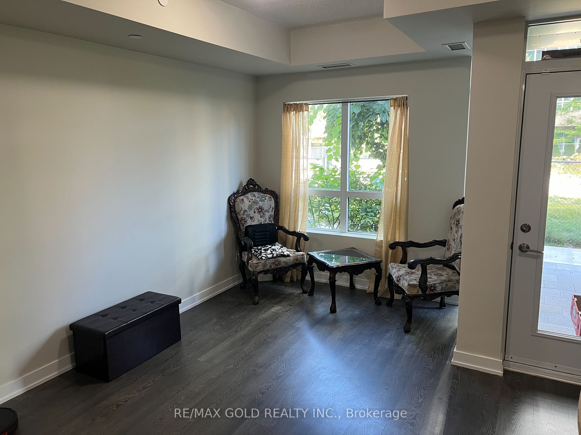 251 Manitoba St, #109