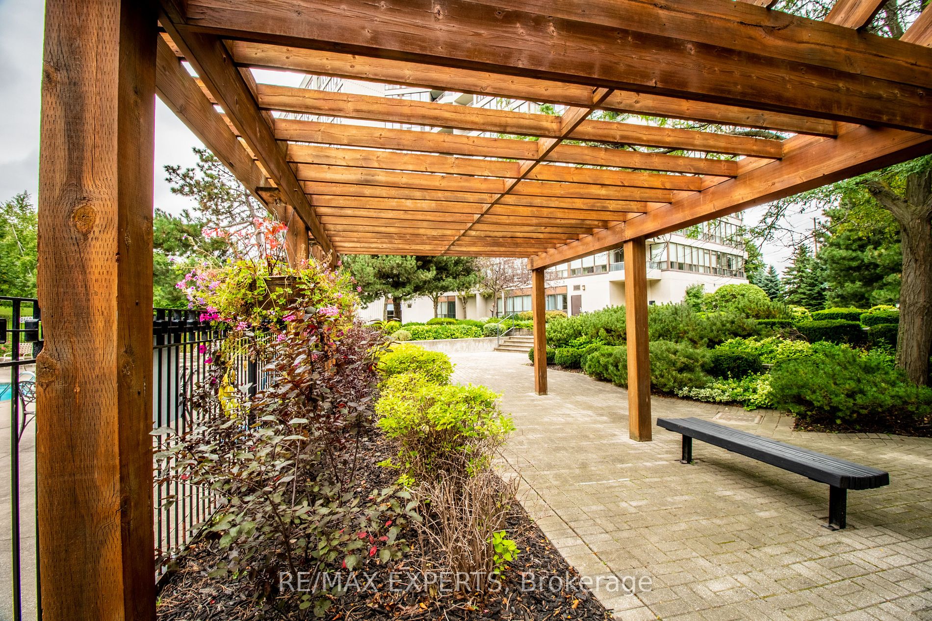 10 Laurelcrest St, #412
