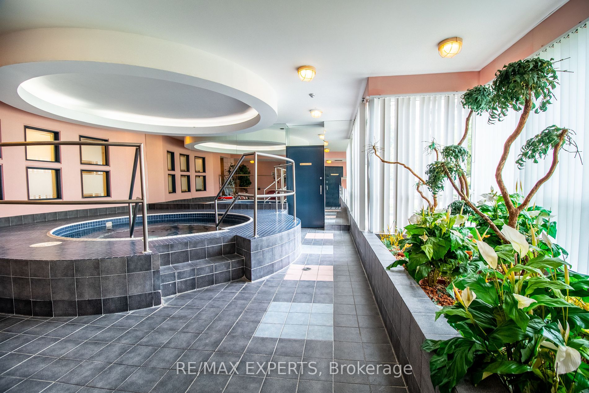 10 Laurelcrest St, #412
