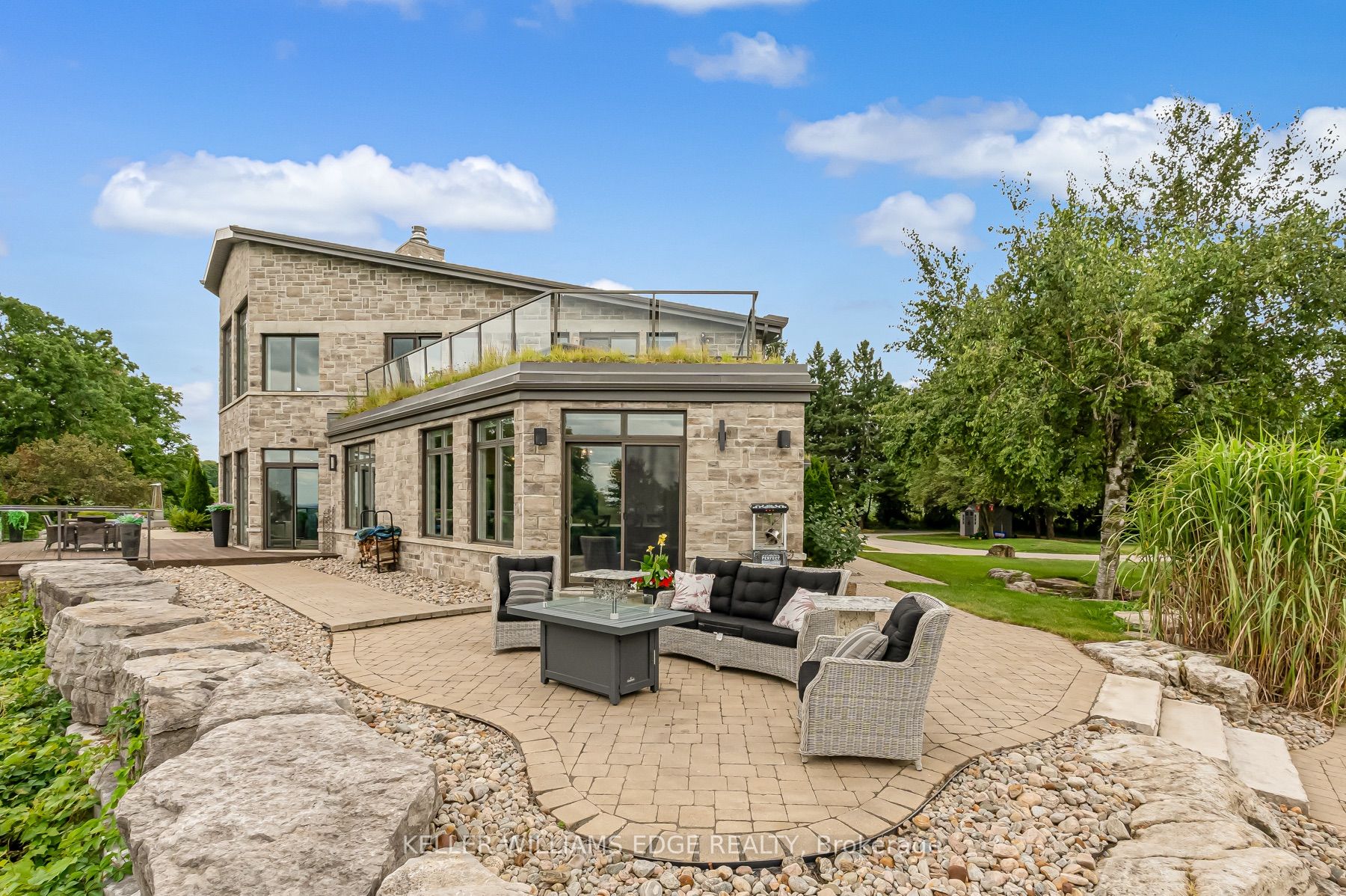 5500 Steeles Ave W