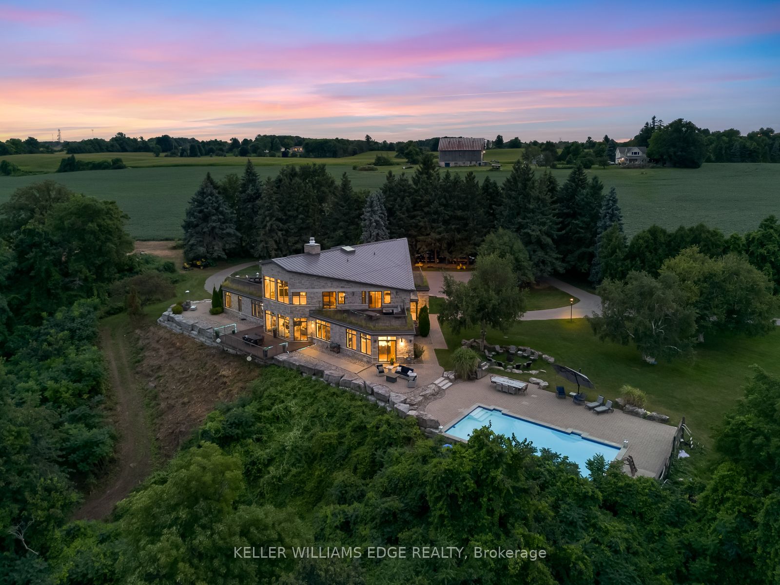 5500 Steeles Ave W