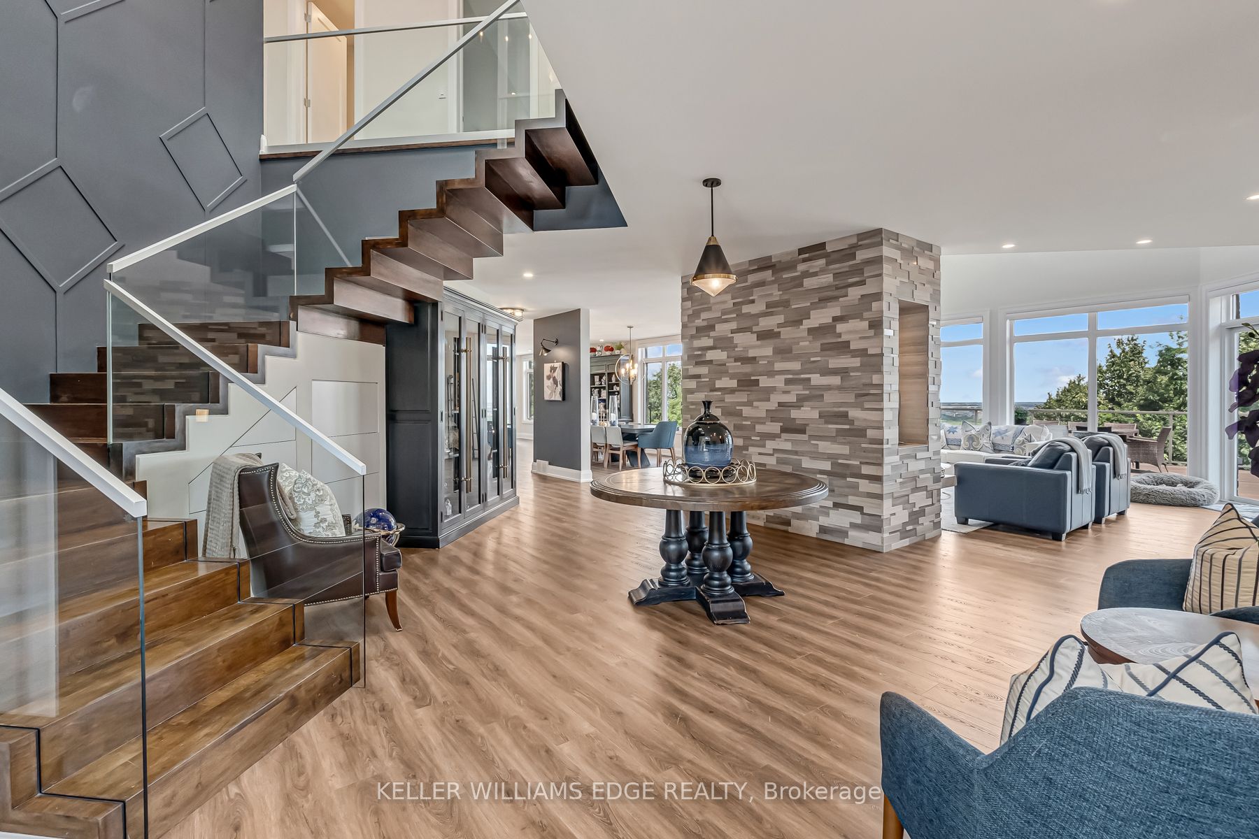 5500 Steeles Ave W