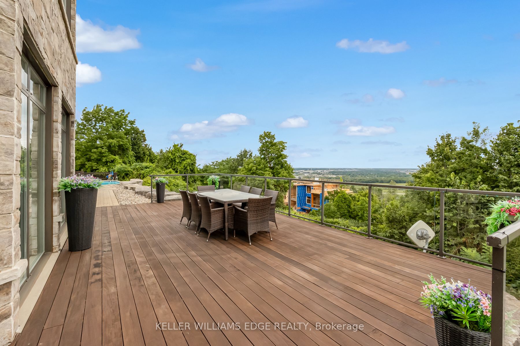 5500 Steeles Ave W