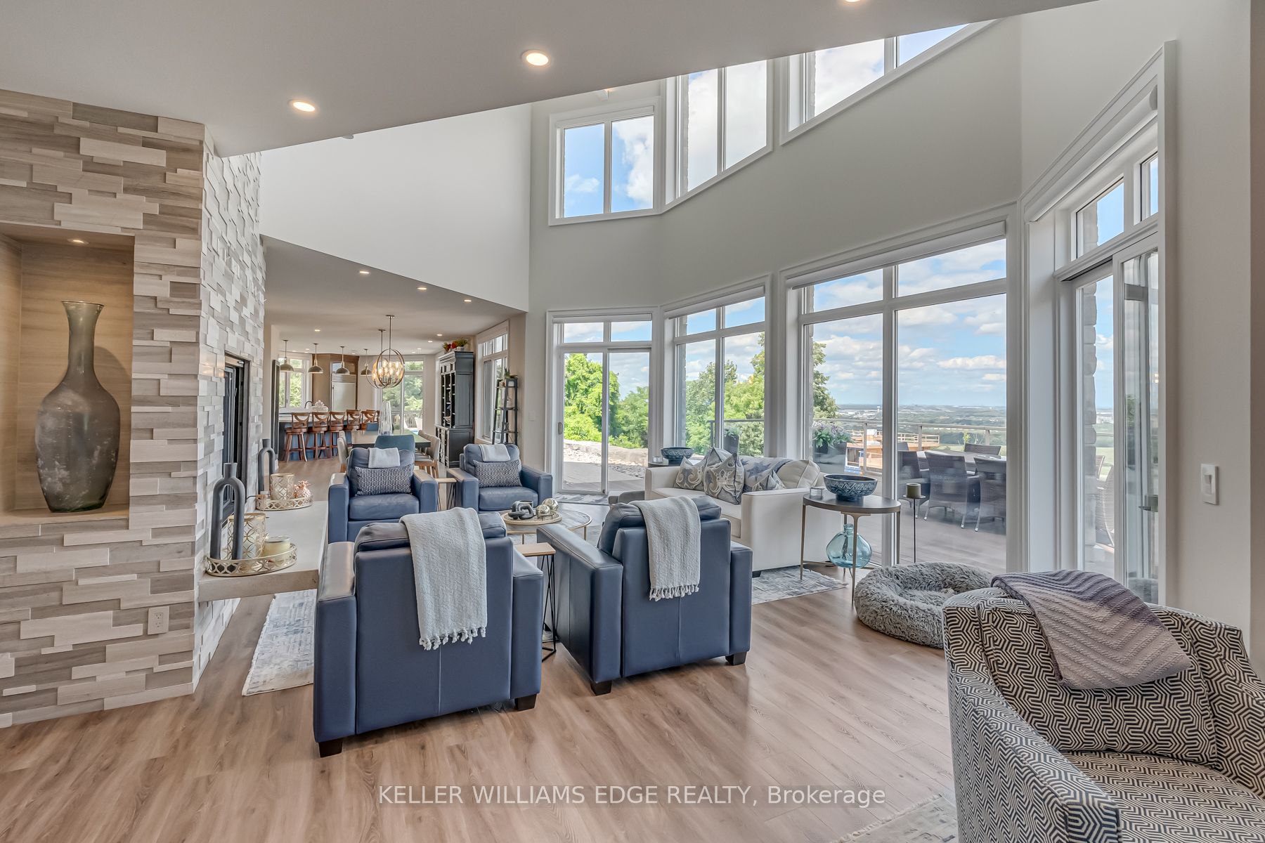 5500 Steeles Ave W