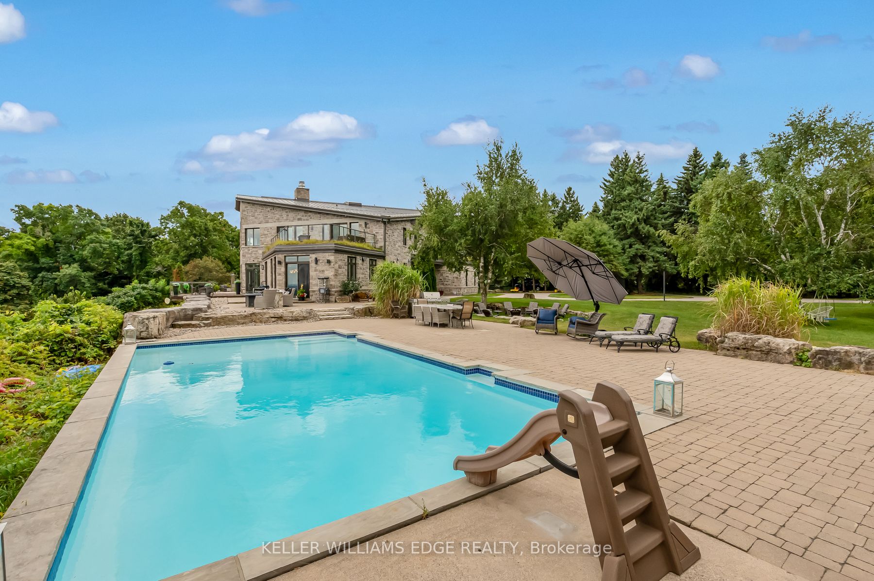 5500 Steeles Ave W