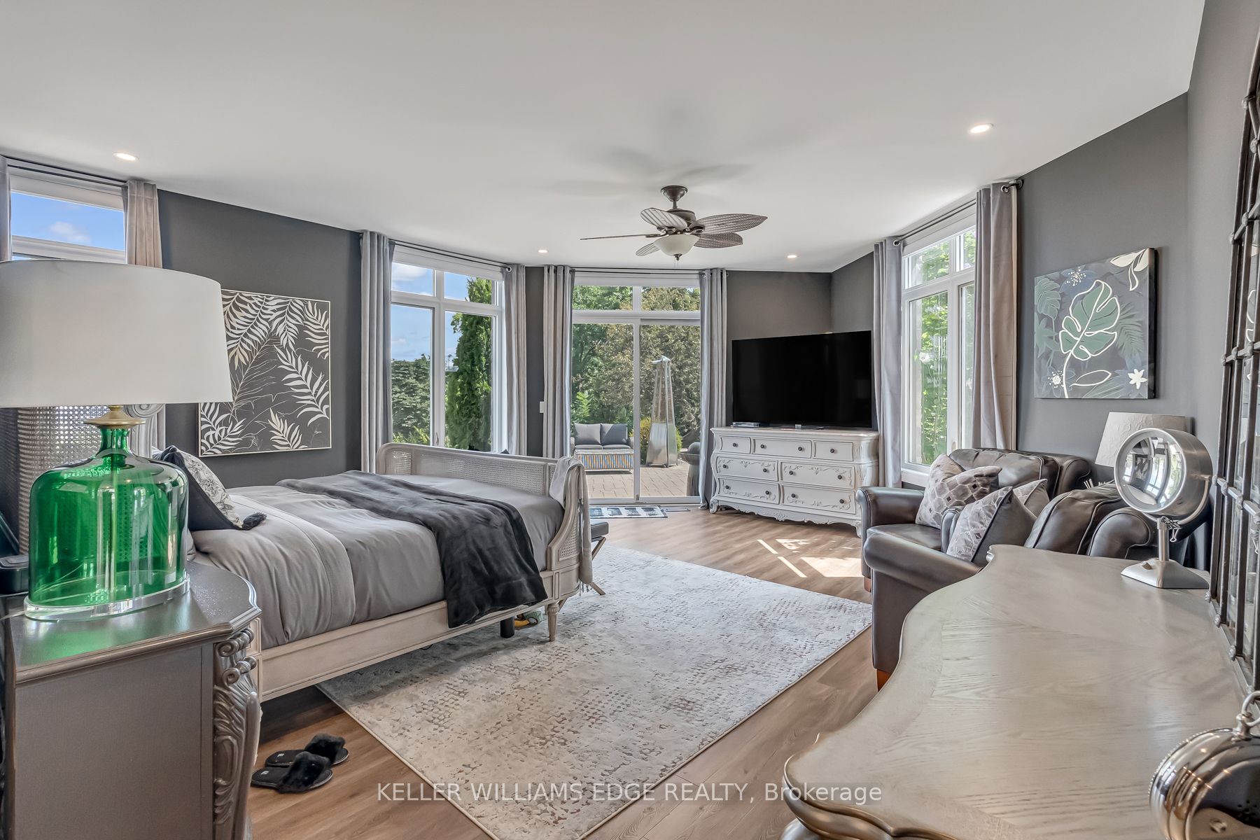 5500 Steeles Ave W