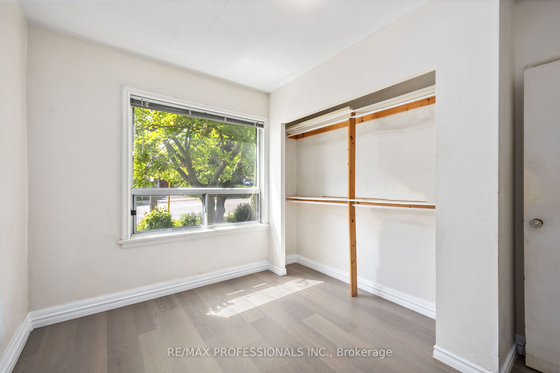 34 Dixon Rd