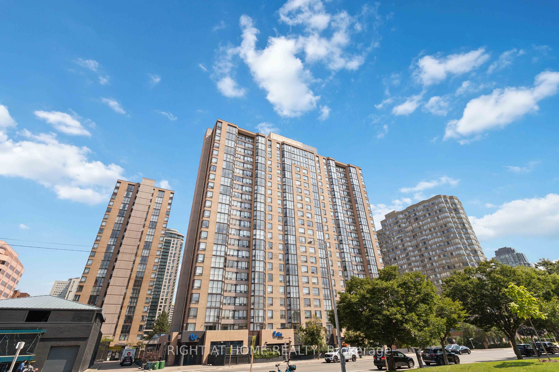 285 Enfield Place, #611