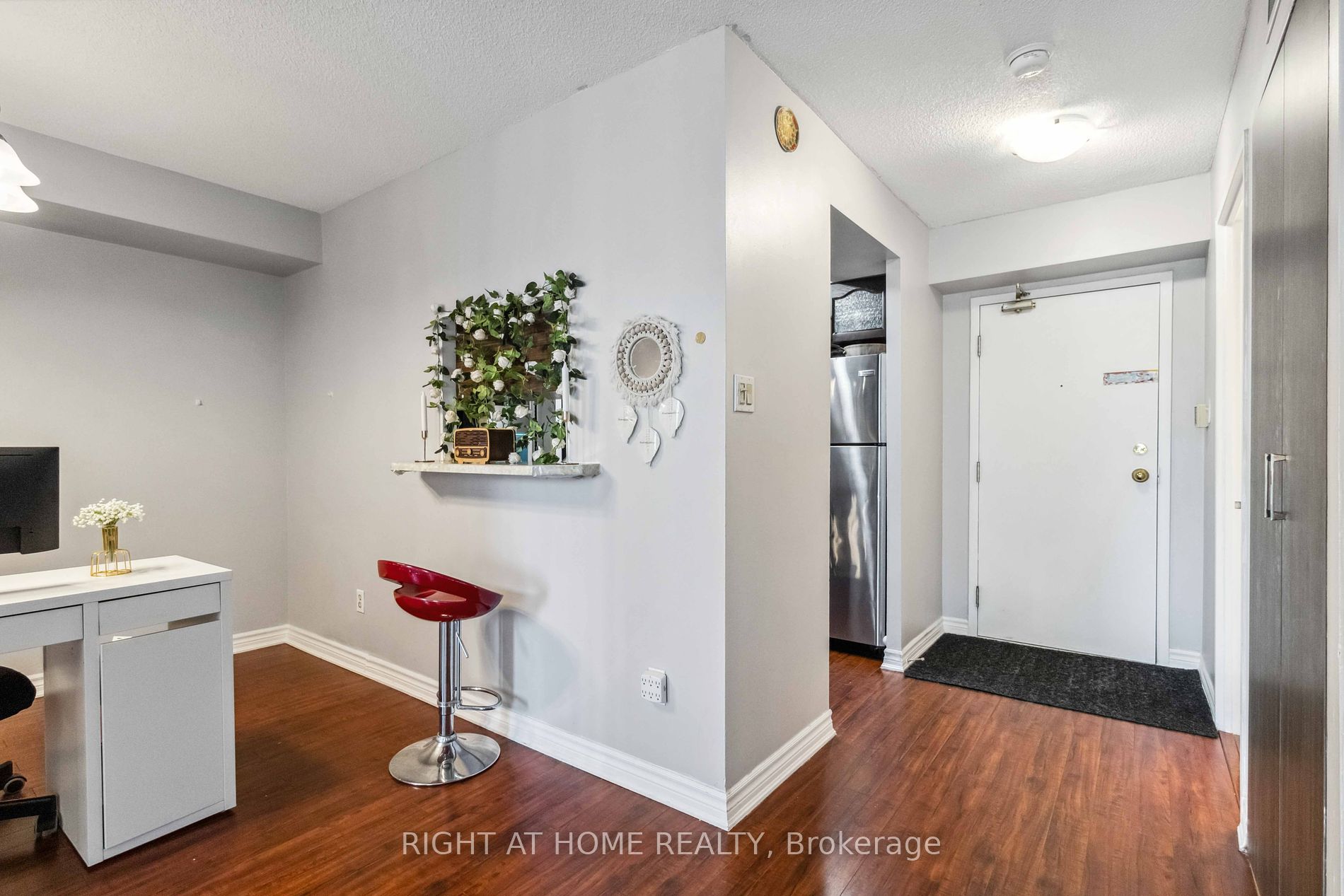 285 Enfield Place, #611