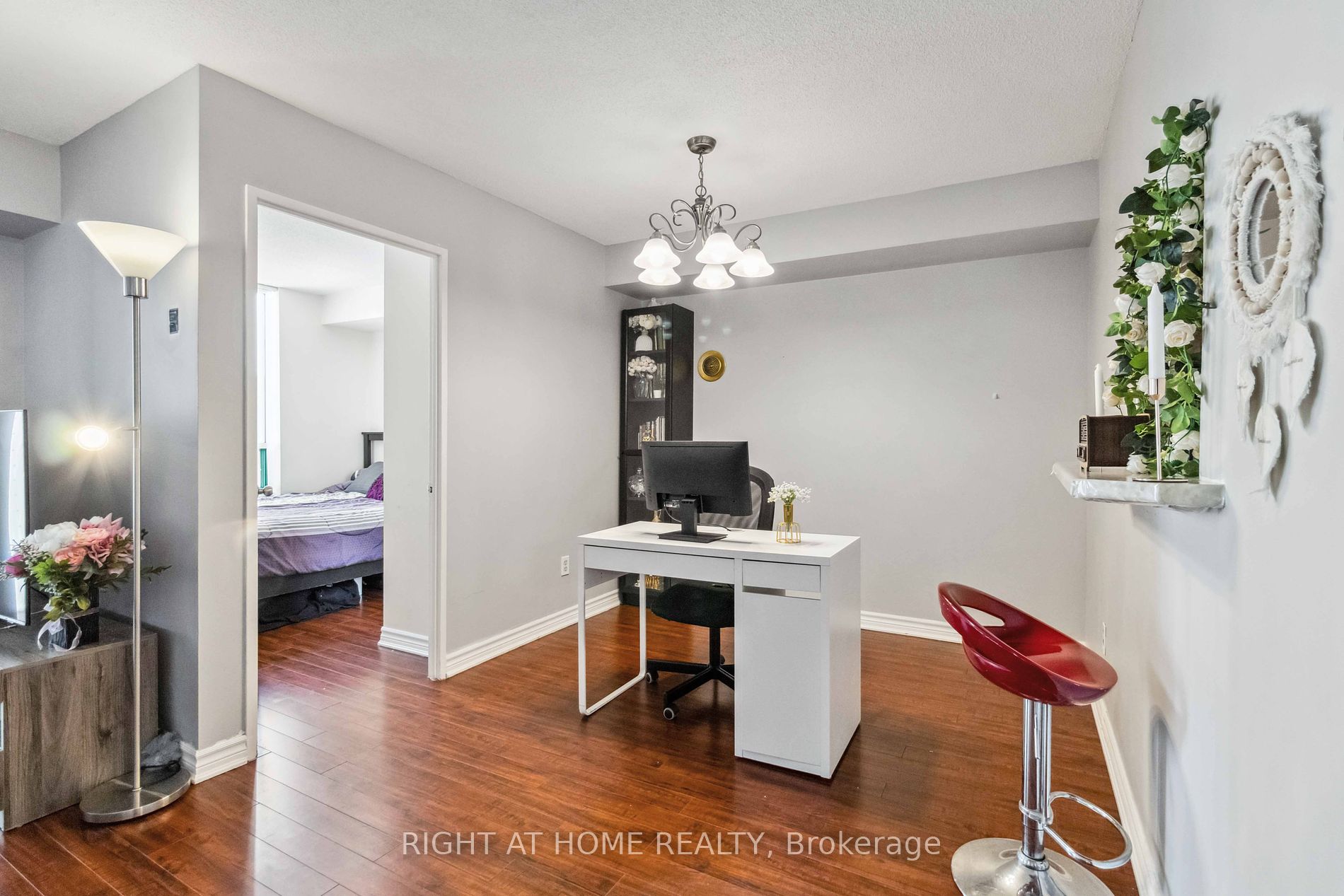 285 Enfield Place, #611