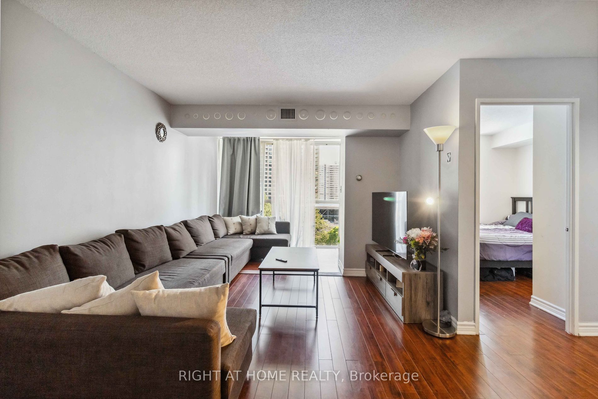 285 Enfield Place, #611