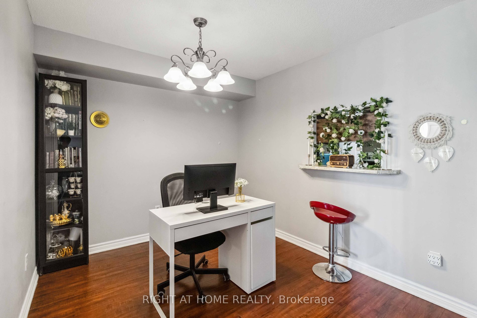 285 Enfield Place, #611