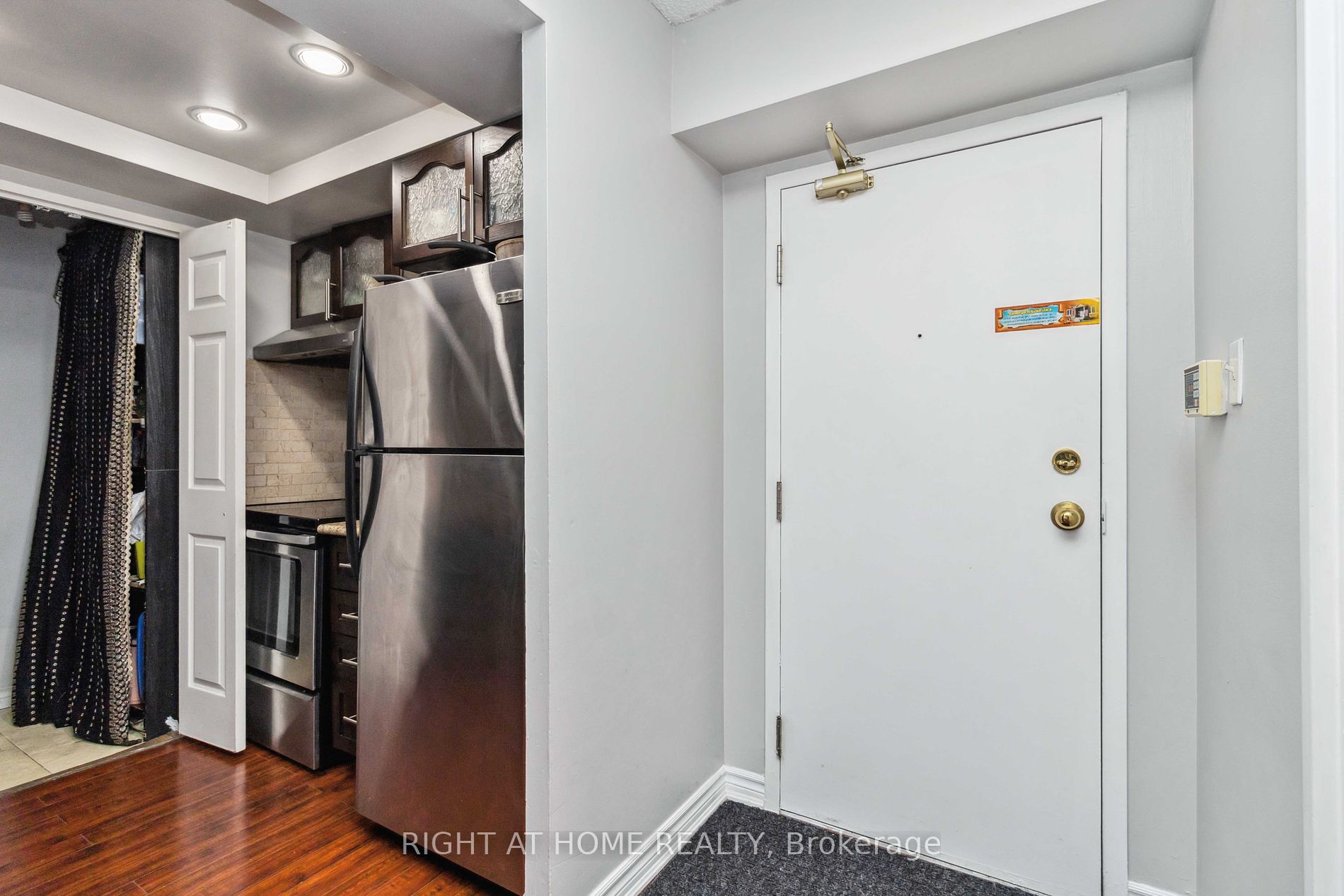 285 Enfield Place, #611