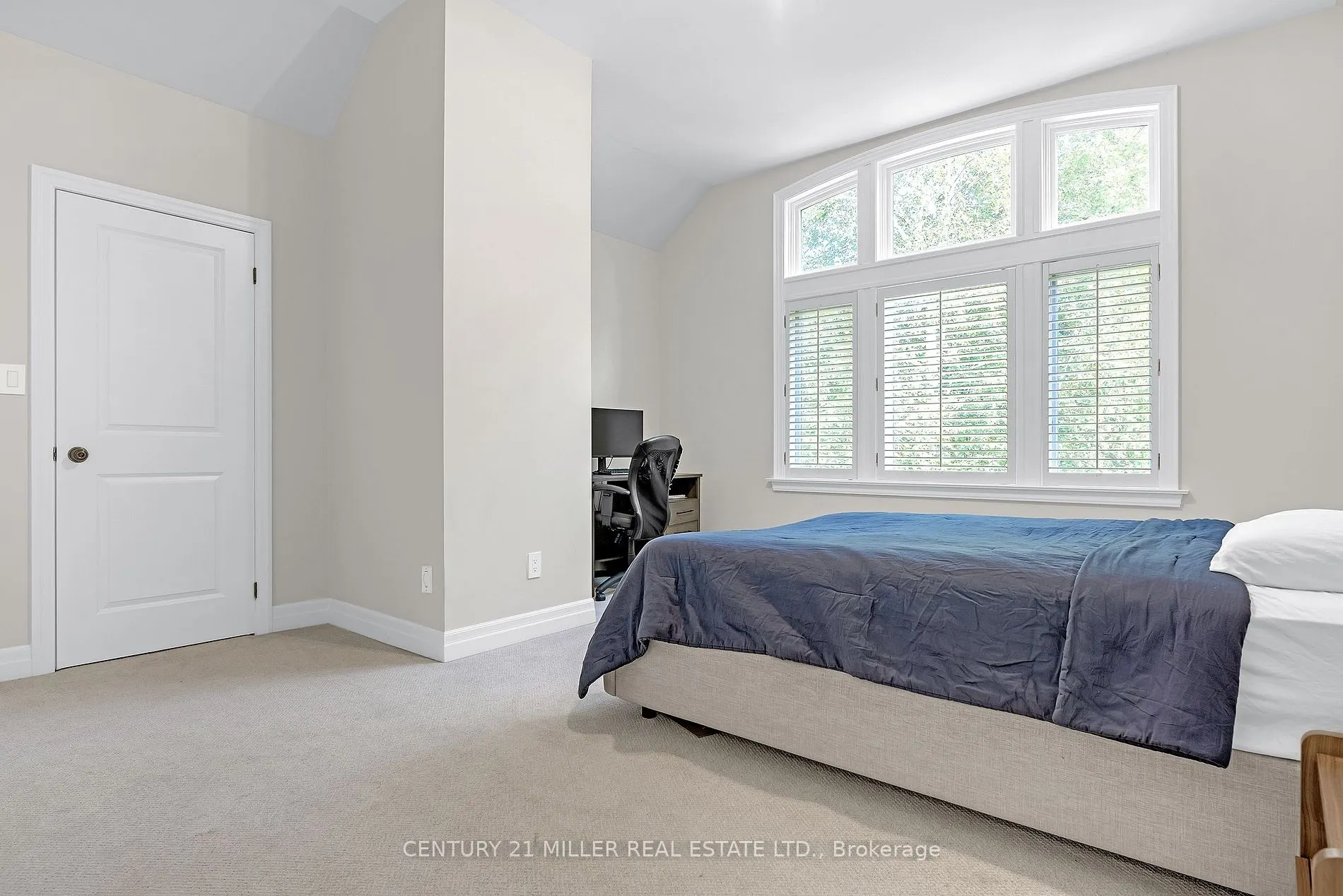 1247 Cumnock Cres