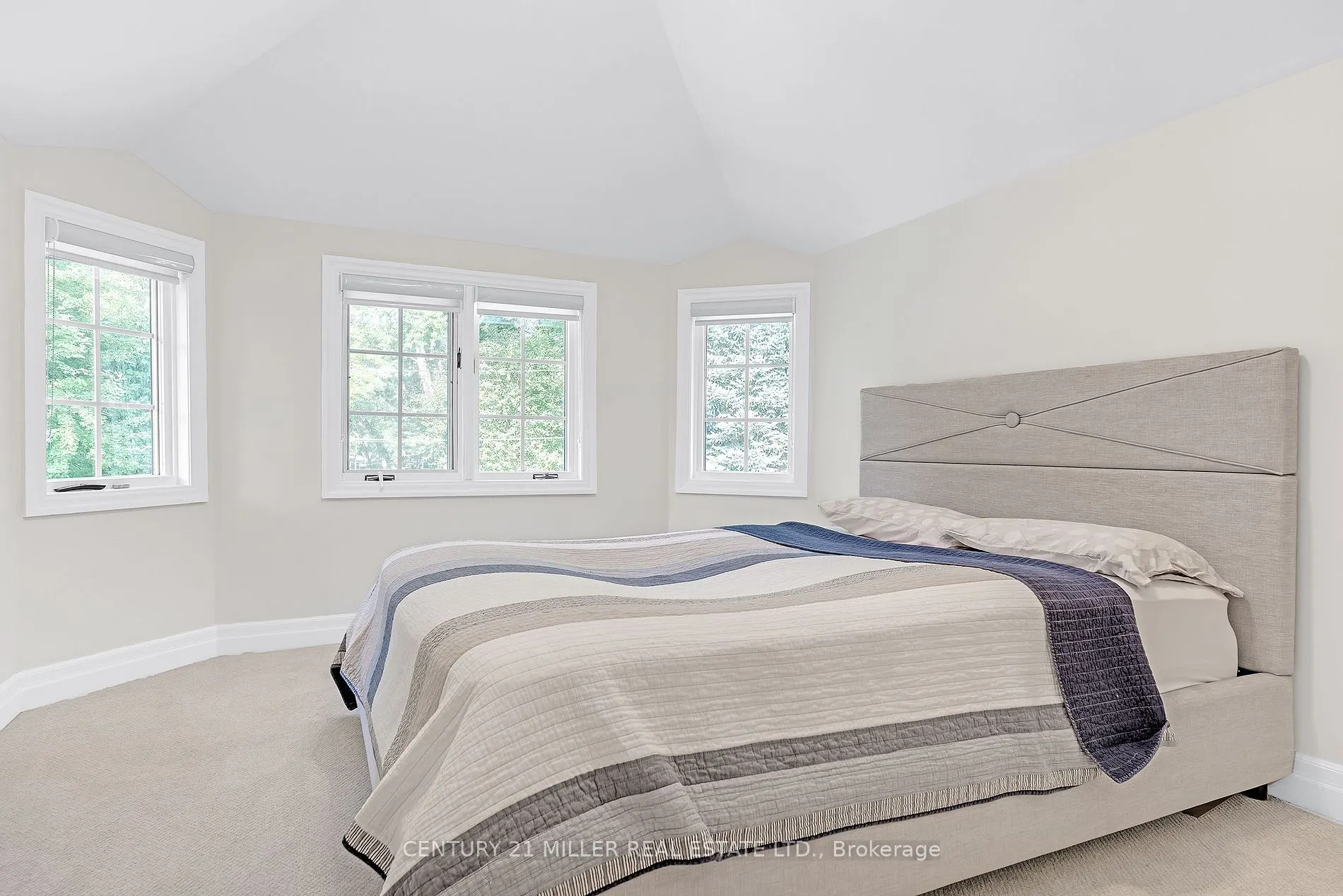 1247 Cumnock Cres