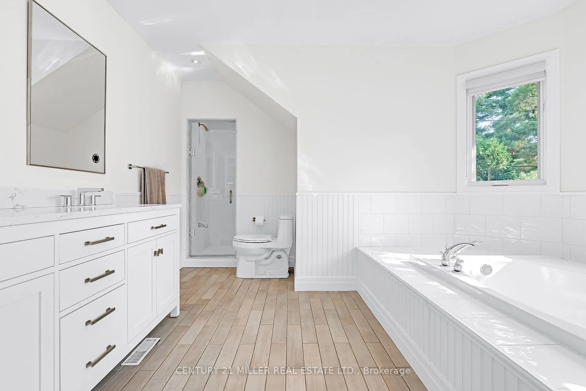 1247 Cumnock Cres