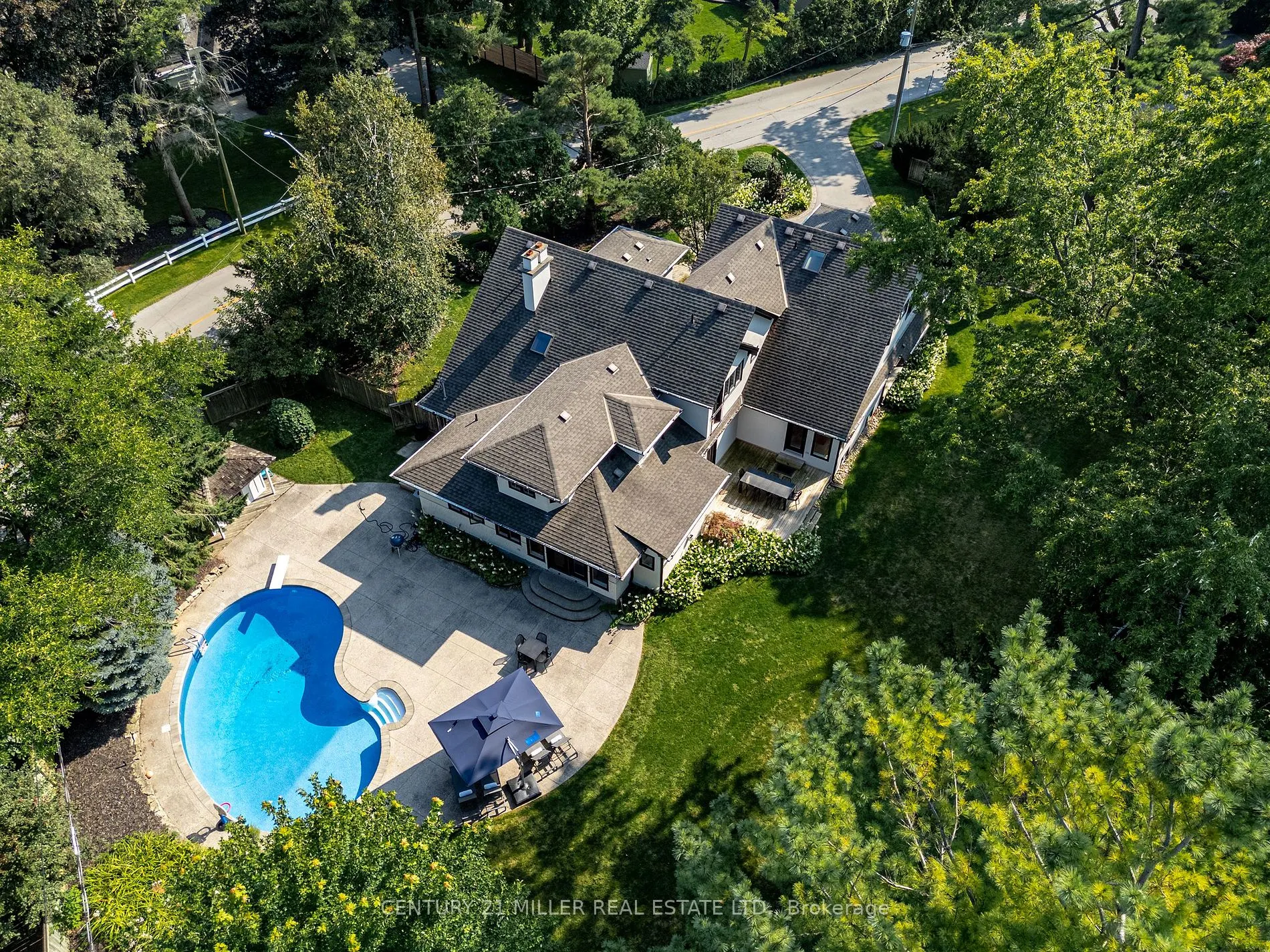 1247 Cumnock Cres