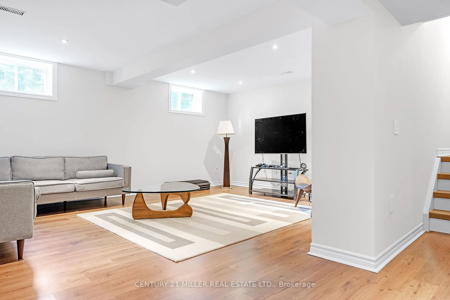 1247 Cumnock Cres