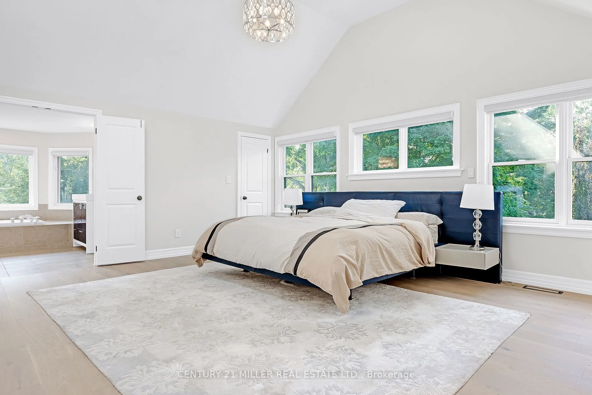 1247 Cumnock Cres