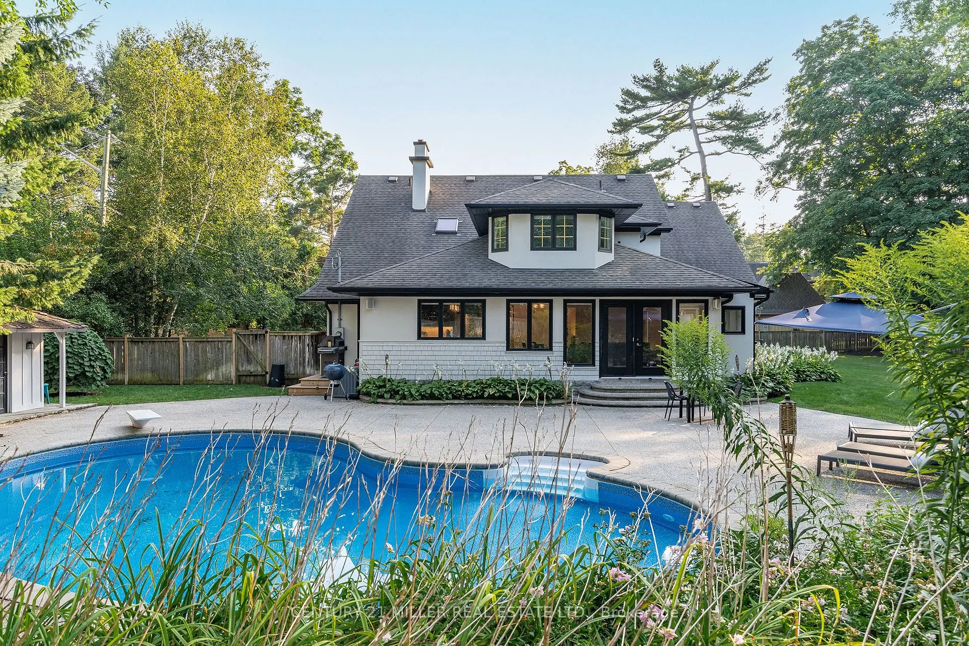 1247 Cumnock Cres