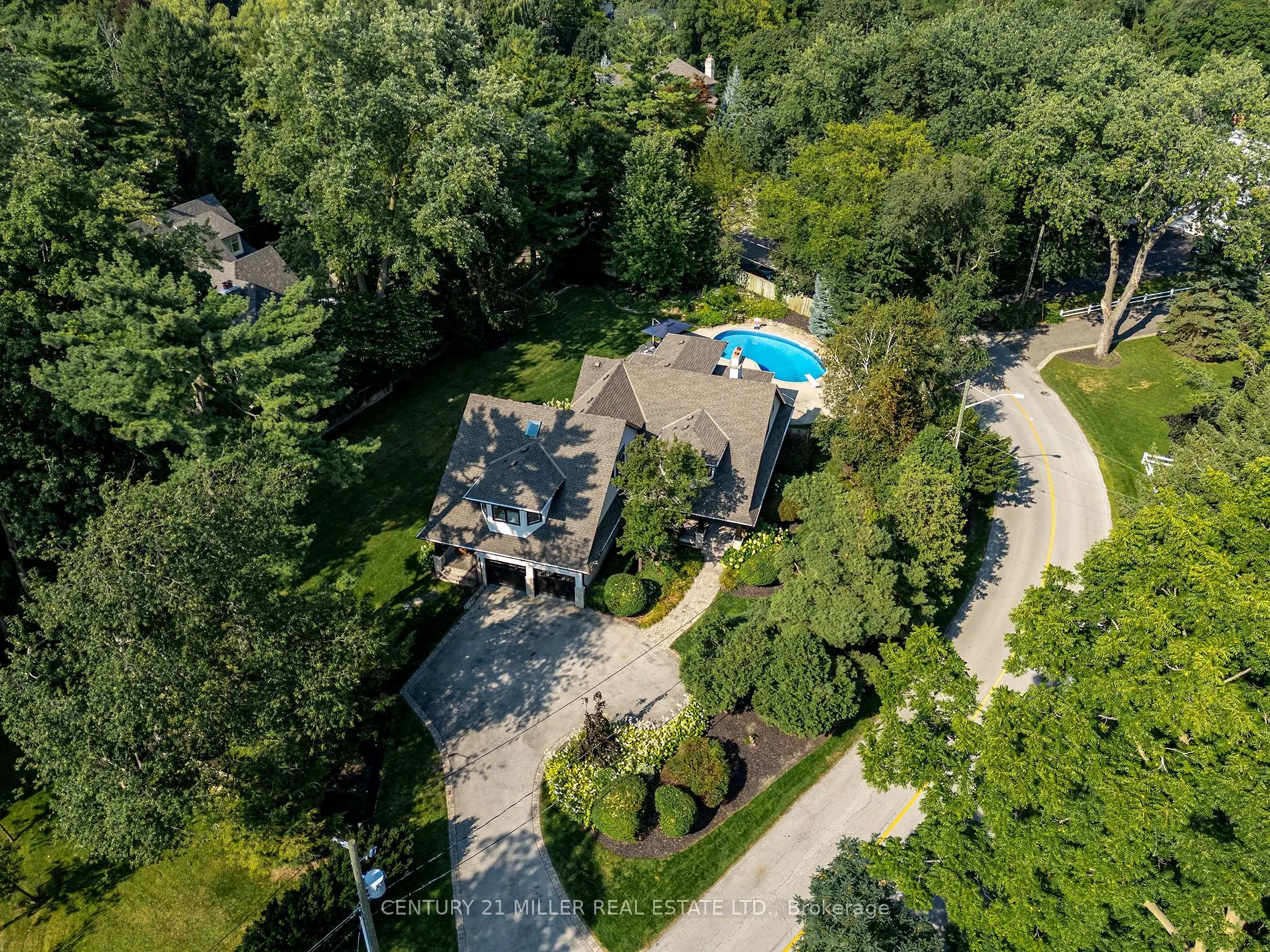 1247 Cumnock Cres
