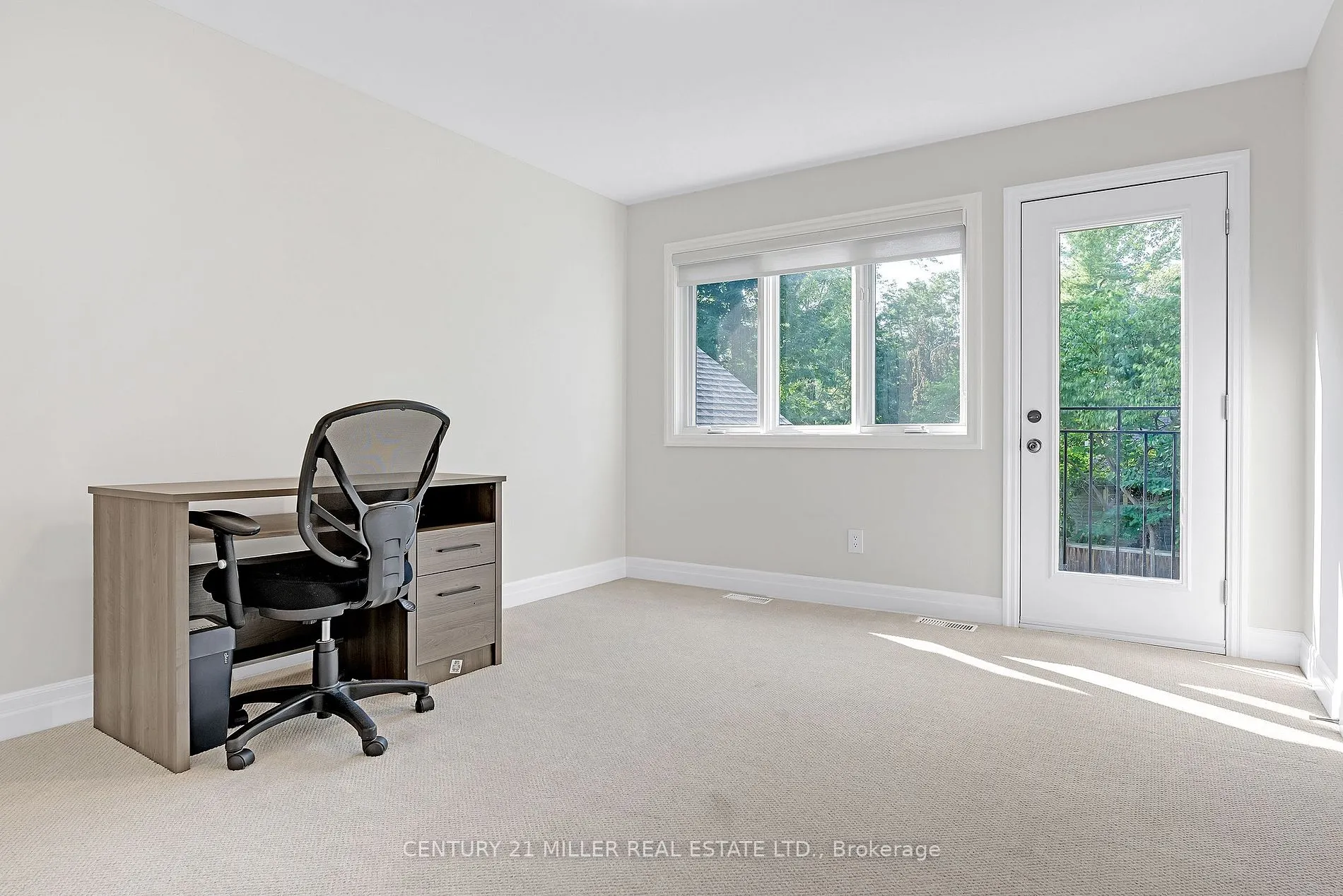 1247 Cumnock Cres