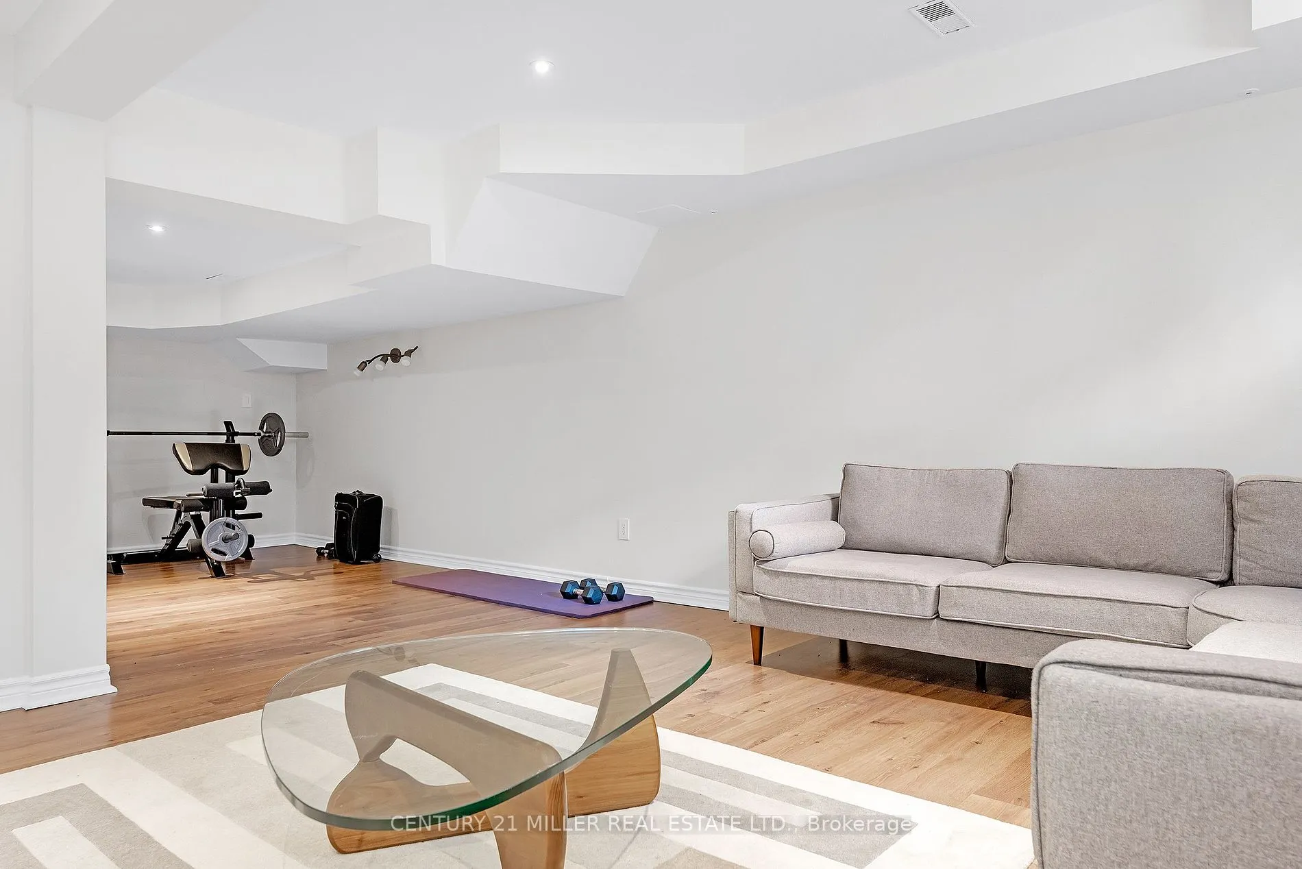 1247 Cumnock Cres