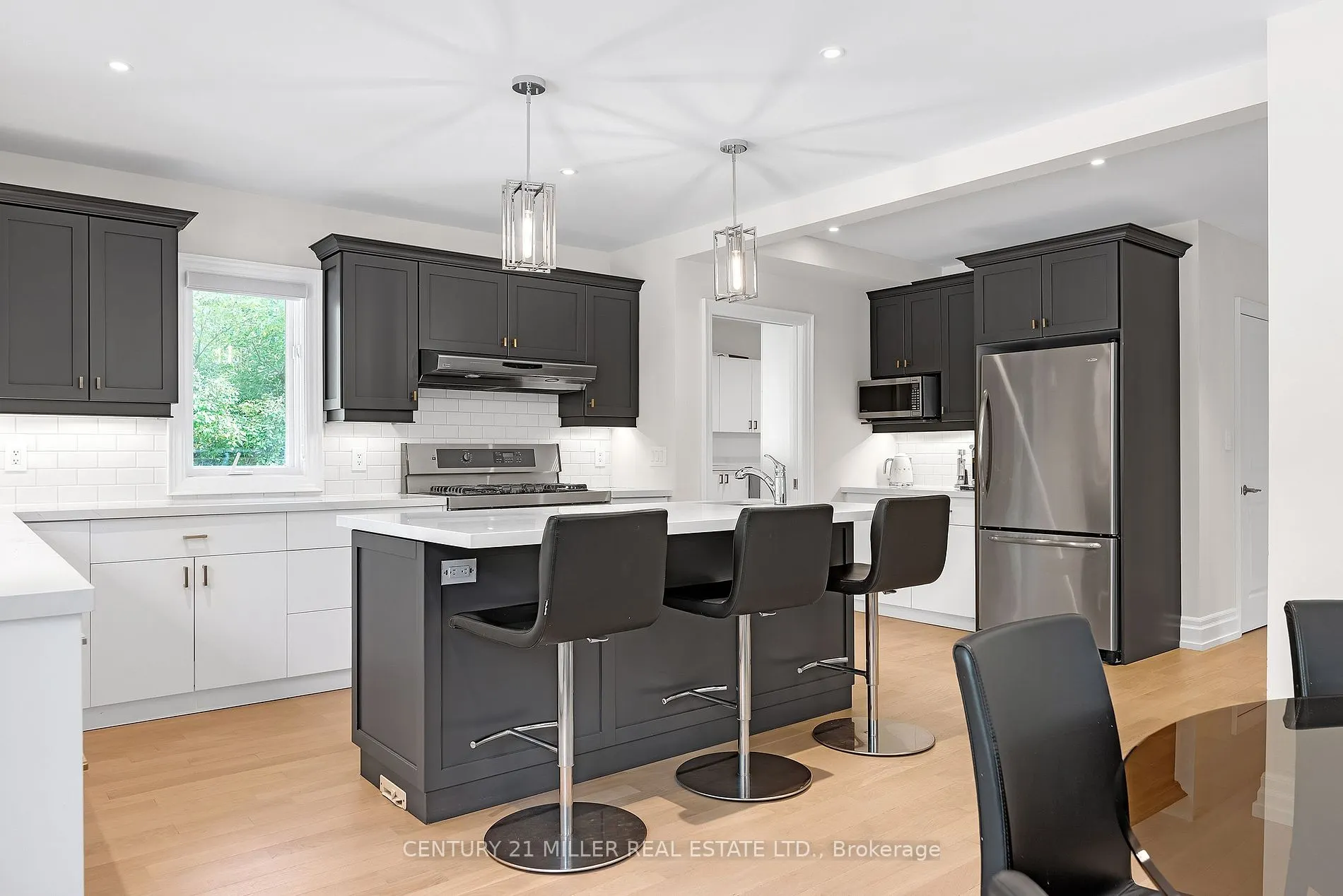 1247 Cumnock Cres