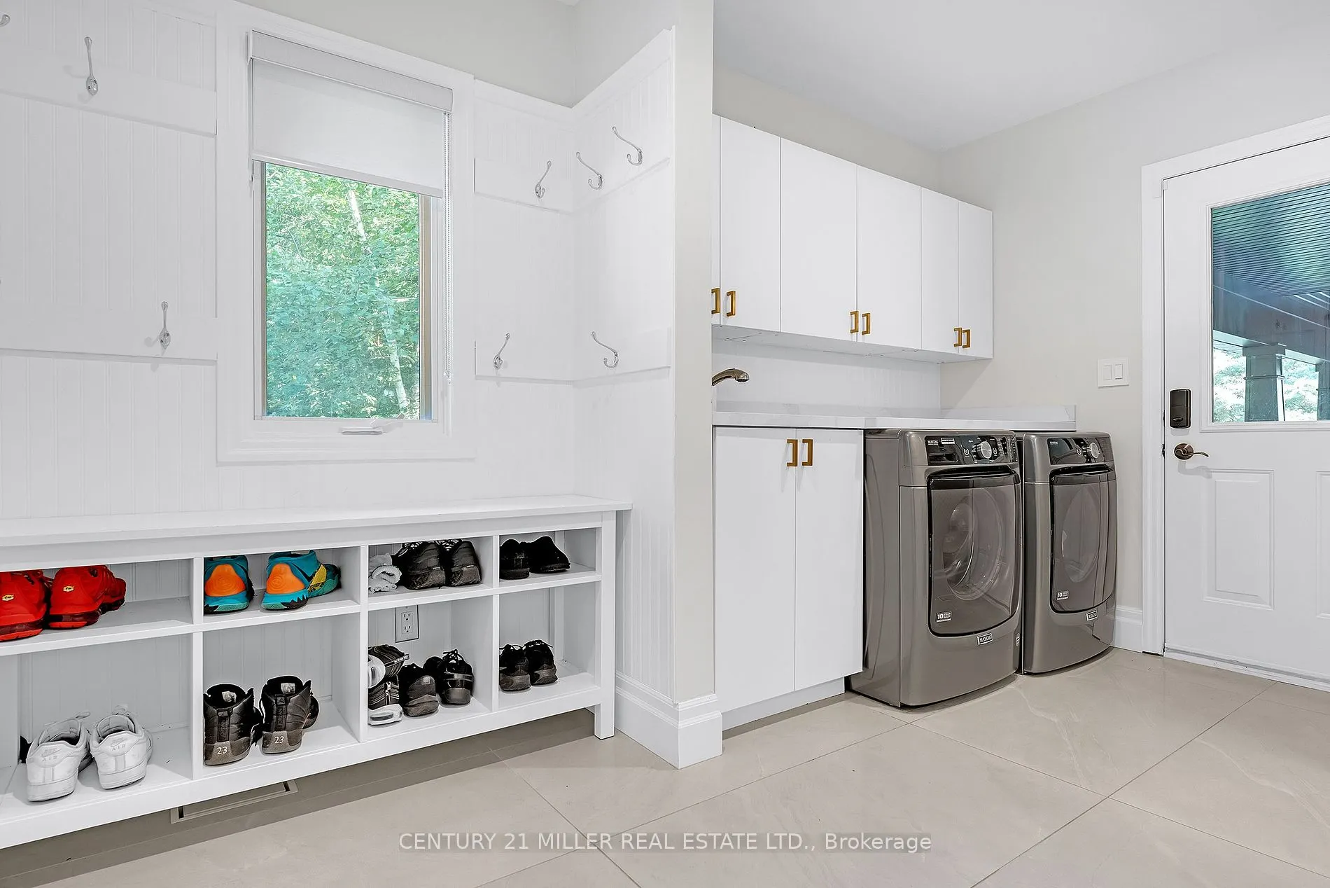 1247 Cumnock Cres