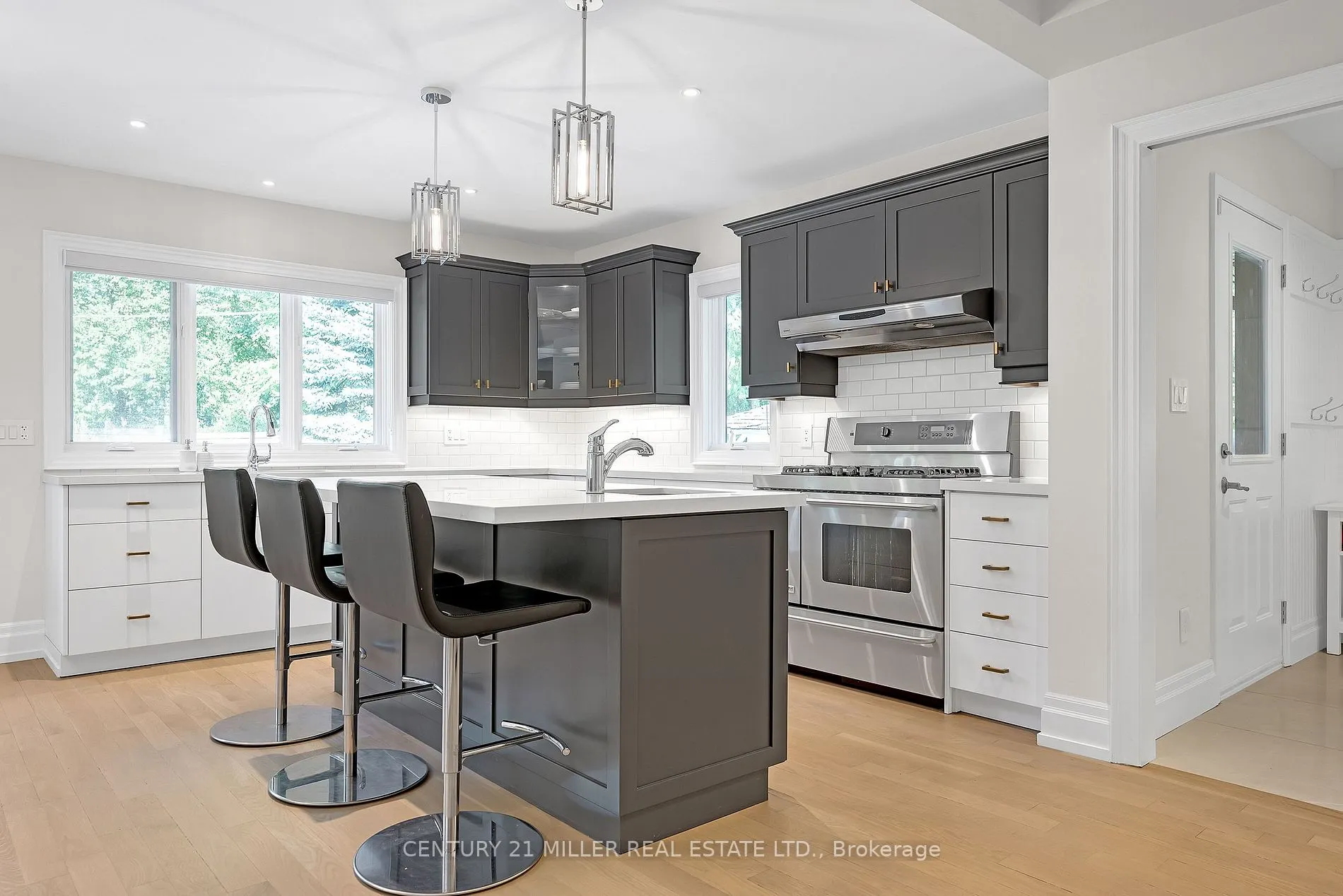 1247 Cumnock Cres