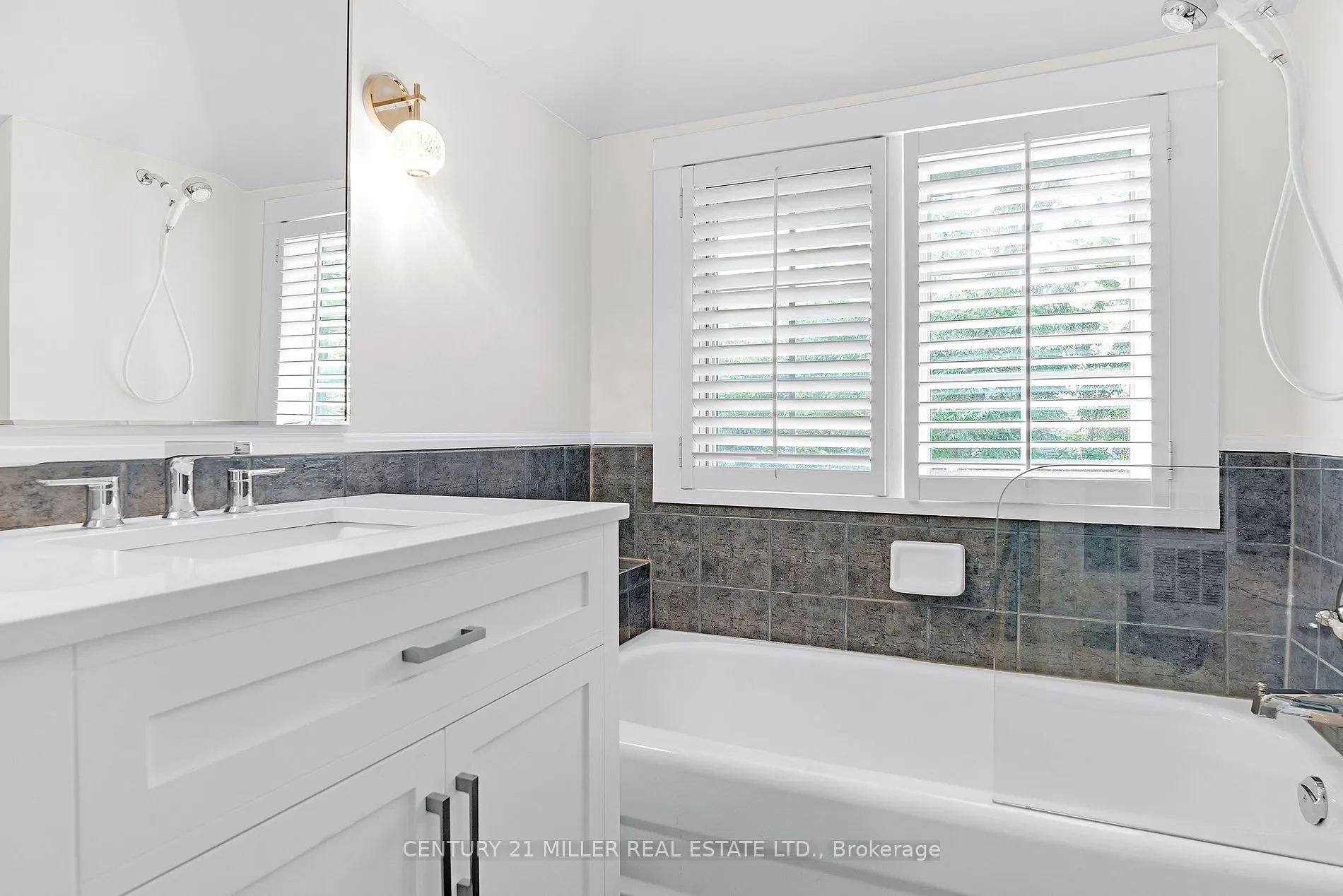 1247 Cumnock Cres
