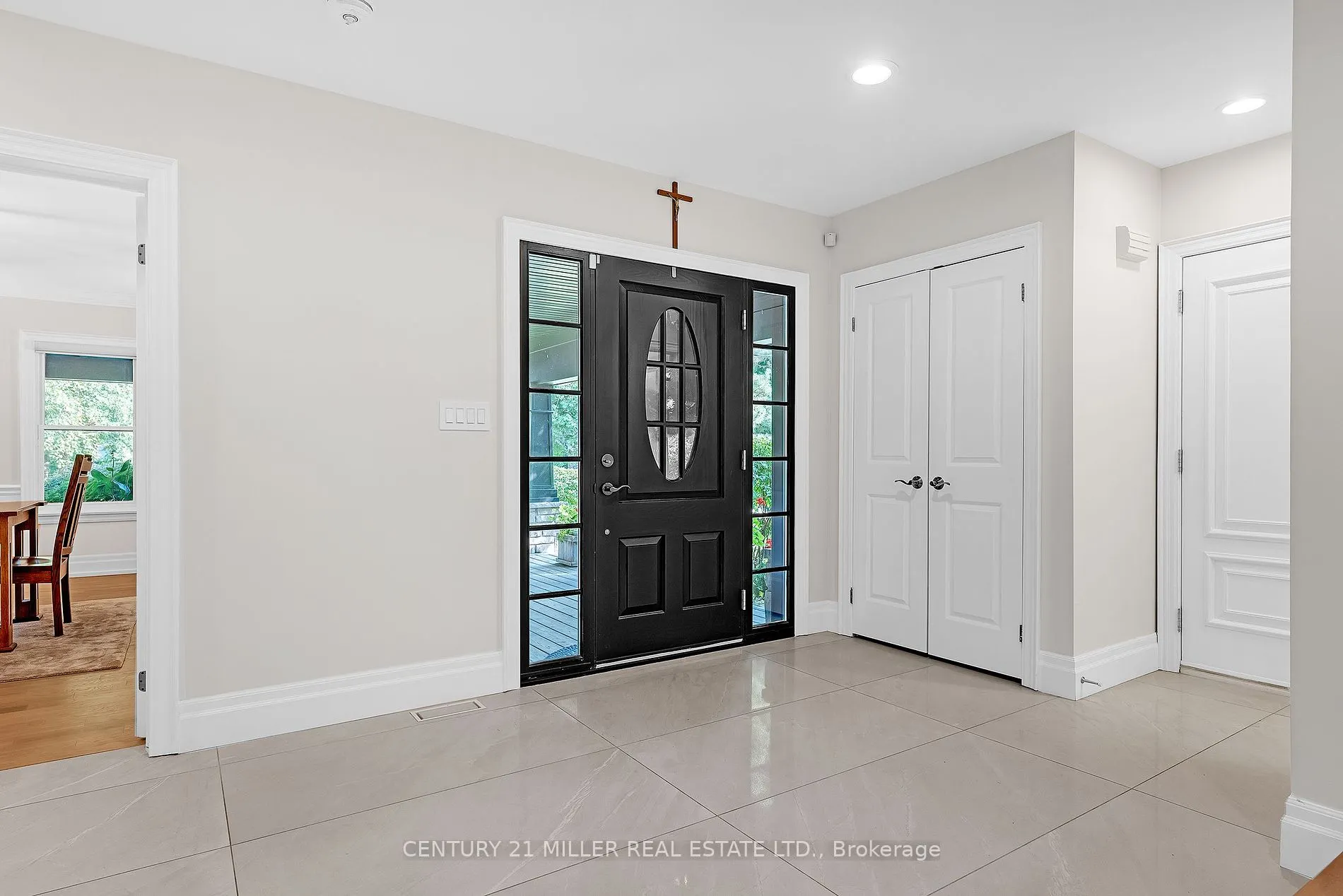 1247 Cumnock Cres