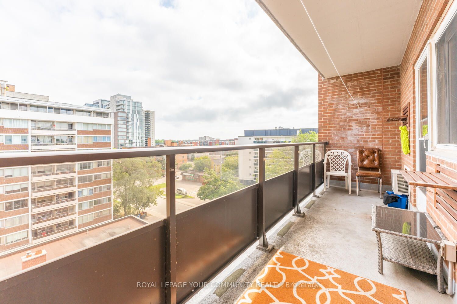 15 Elizabeth St N, #704