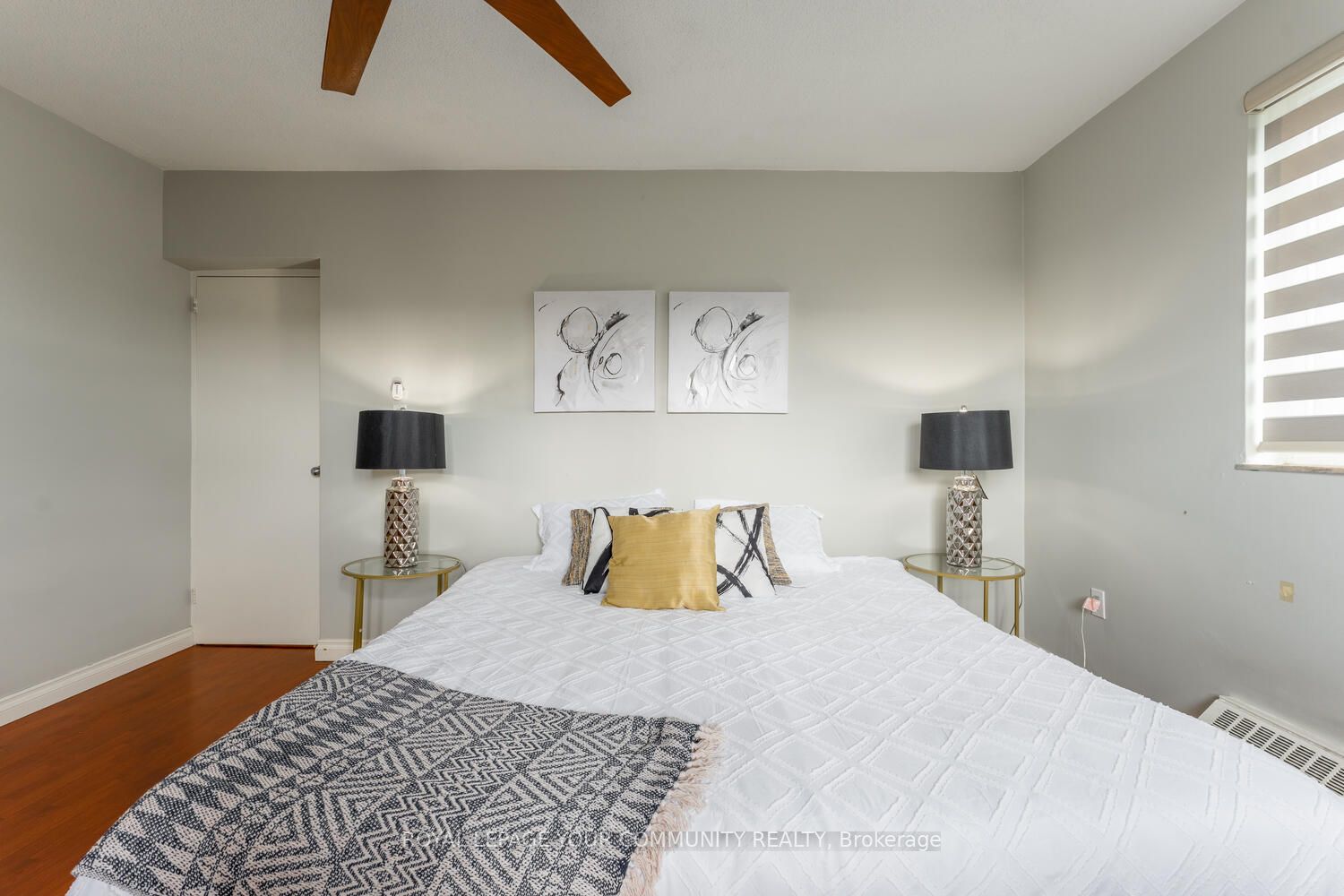 15 Elizabeth St N, #704