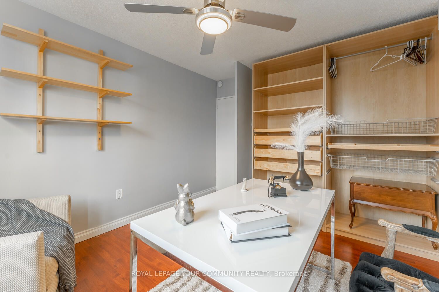 15 Elizabeth St N, #704