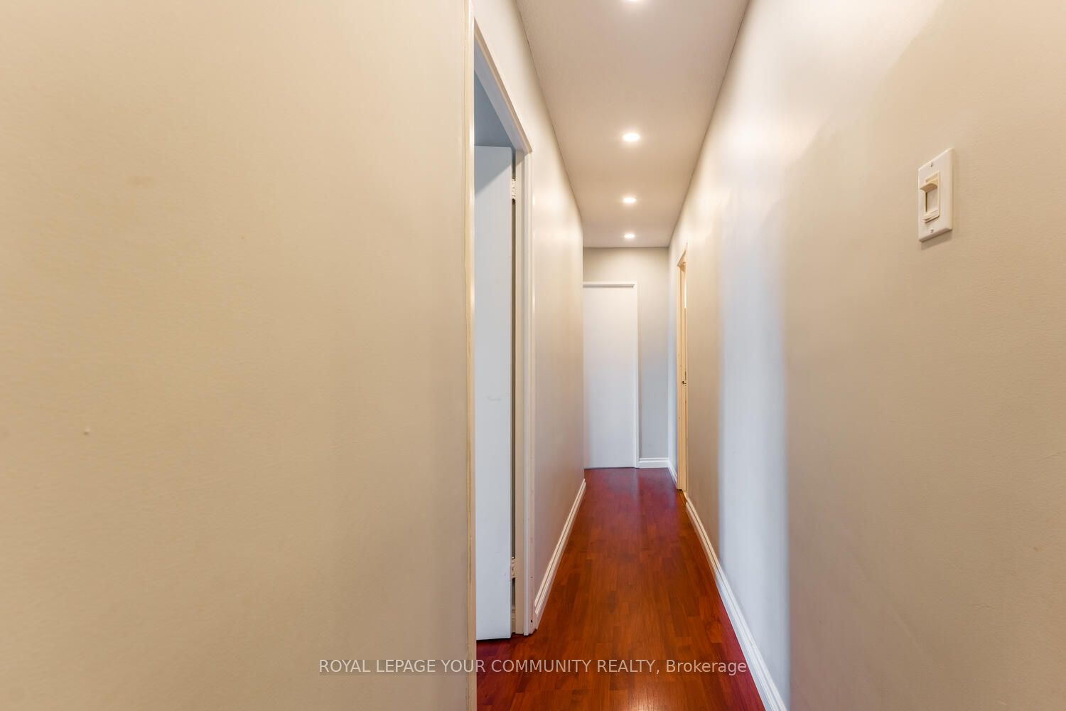 15 Elizabeth St N, #704