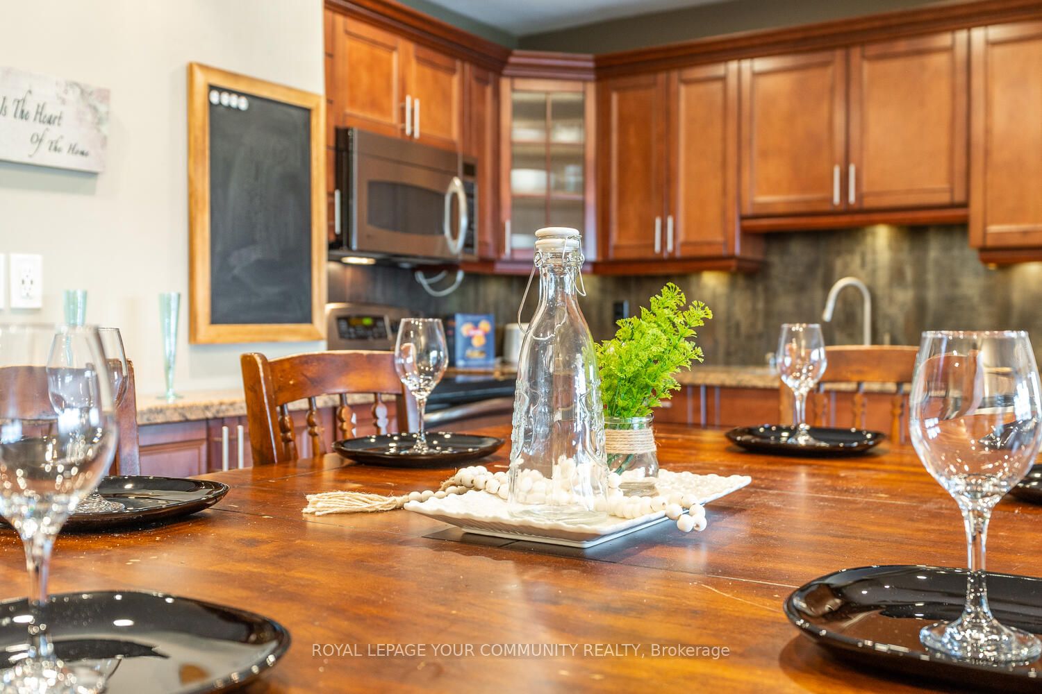 15 Elizabeth St N, #704