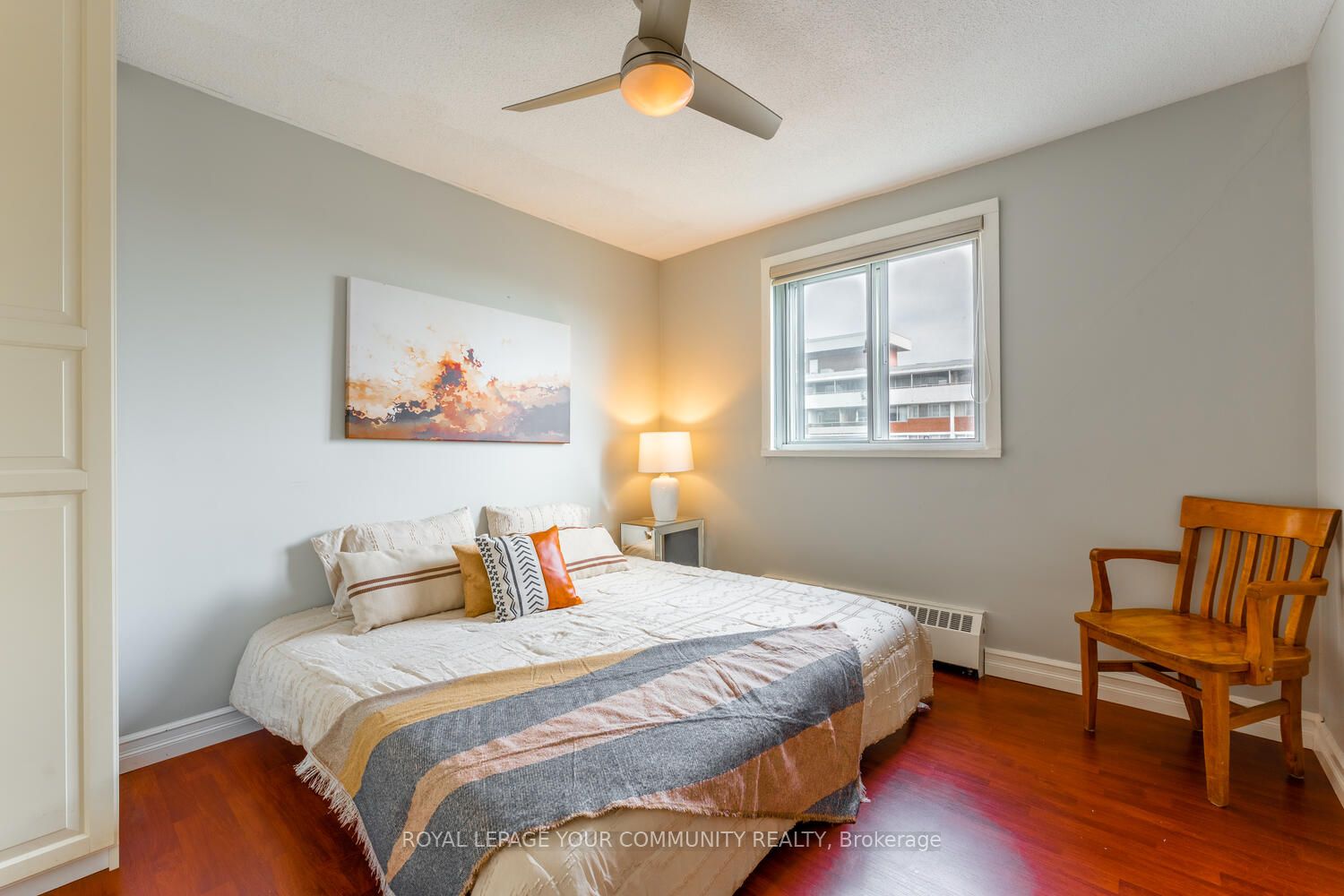 15 Elizabeth St N, #704