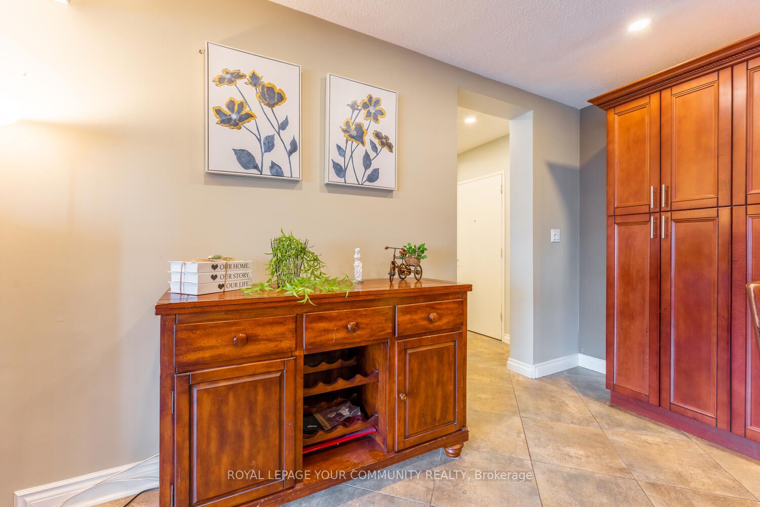 15 Elizabeth St N, #704